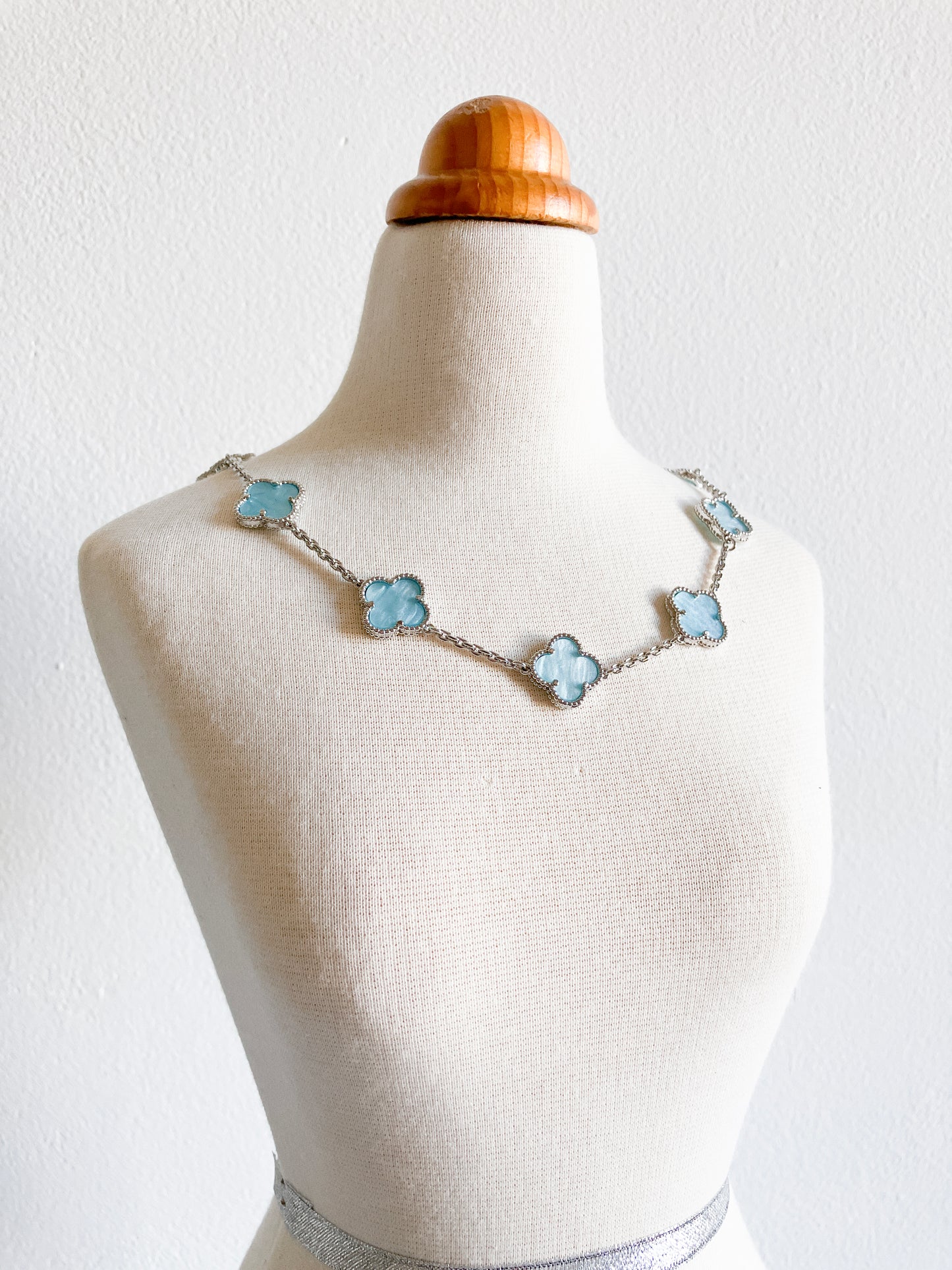 Blue Mother of Pearl Quatrefoil Choker in Silver