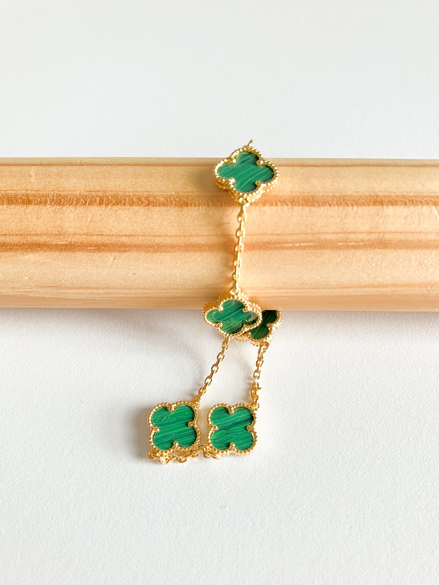 Malachite Small Quatrefoil Bracelet in Gold