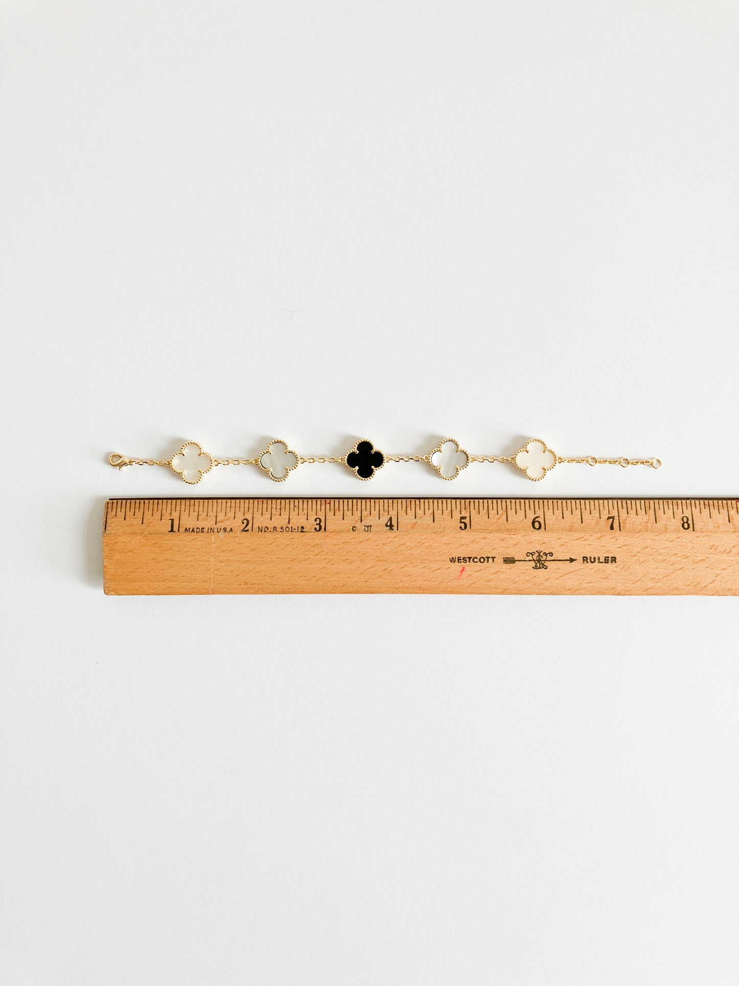 Mixed Mother of Pearl and Onyx Demi Quatrefoil Bracelet in Gold