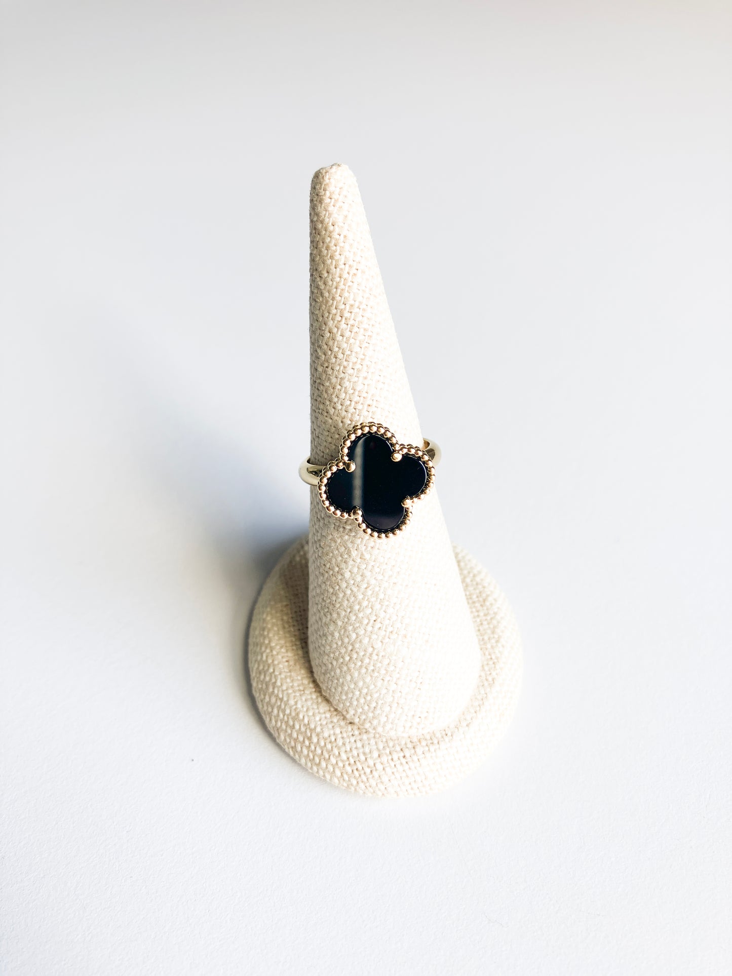 Onyx Demi Quatrefoil Ring in Gold