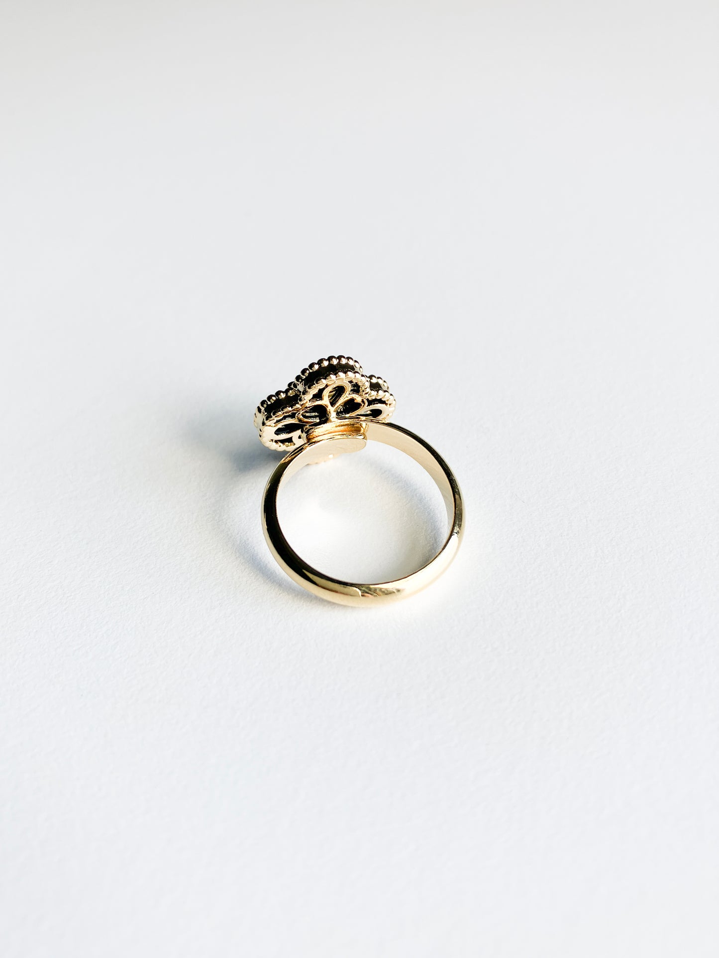 Onyx Demi Quatrefoil Ring in Gold