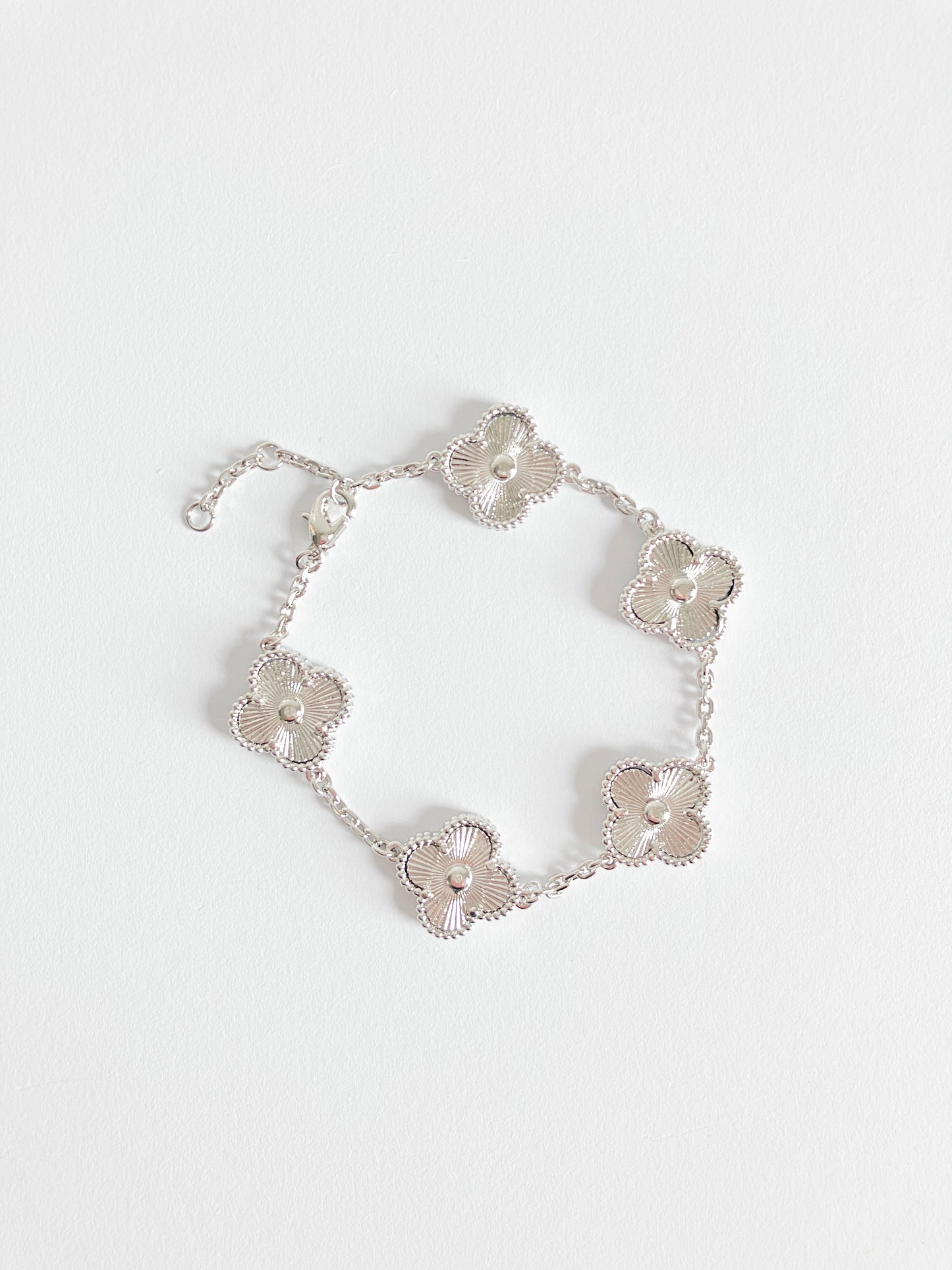 Radiant Demi Quatrefoil Bracelet in Silver