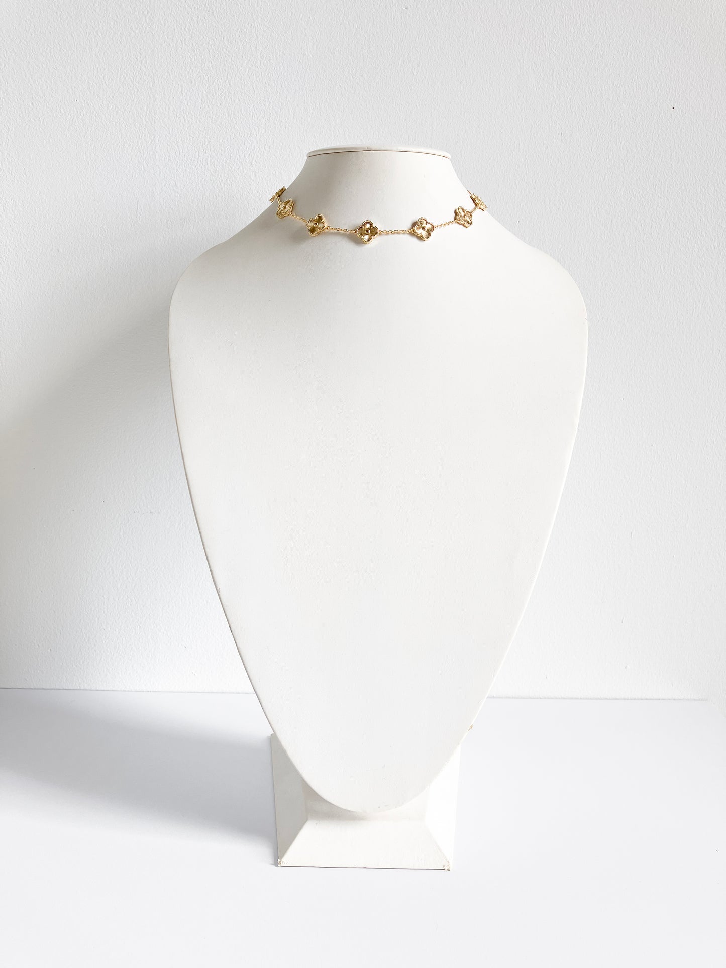 Radiant Demi Quatrefoil Choker in Gold