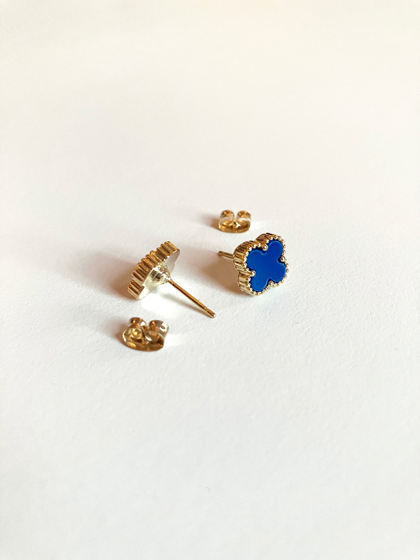 Bijou Lapis Lazuli Quatrefoil Stud Earrings in Gold