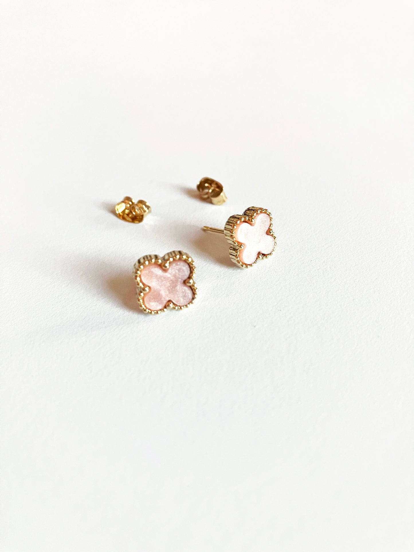 Bijou Rose Mother of Pearl Quatrefoil Stud Earrings in Gold
