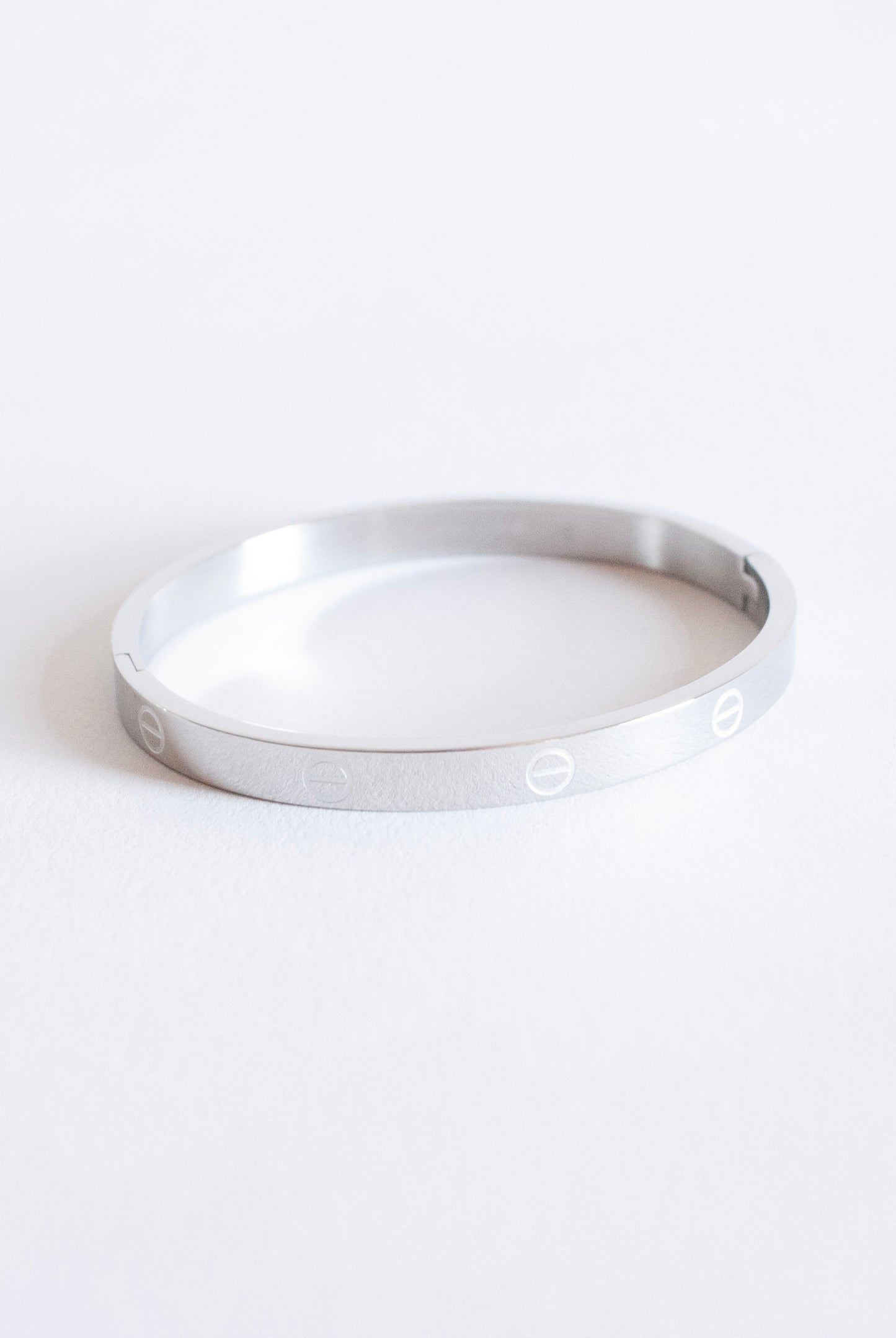 Screw Head Pattern Silver Bangle