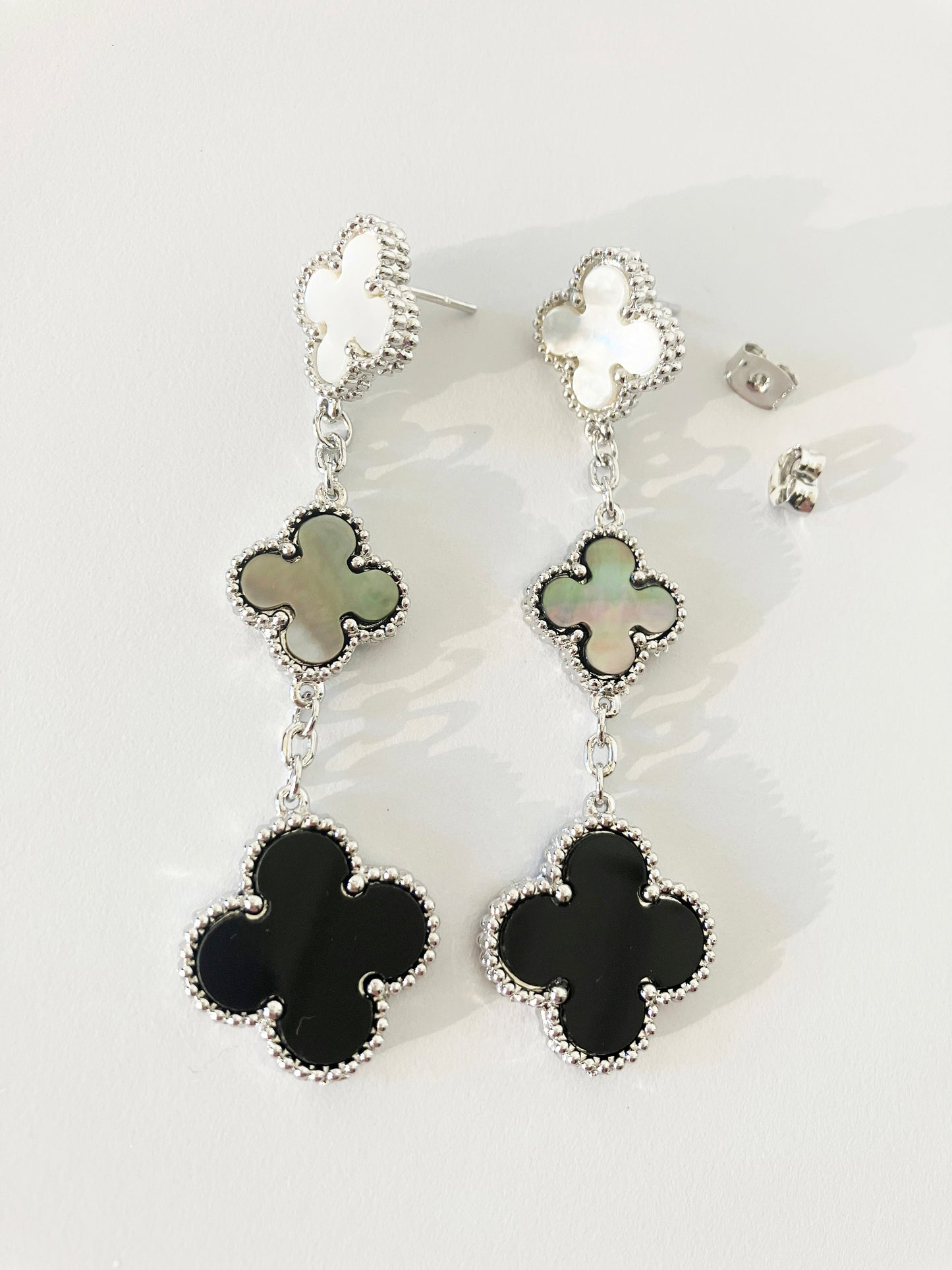 Mixed Mother of Pearl and Onyx Quatrefoil Motif Parure in Silver