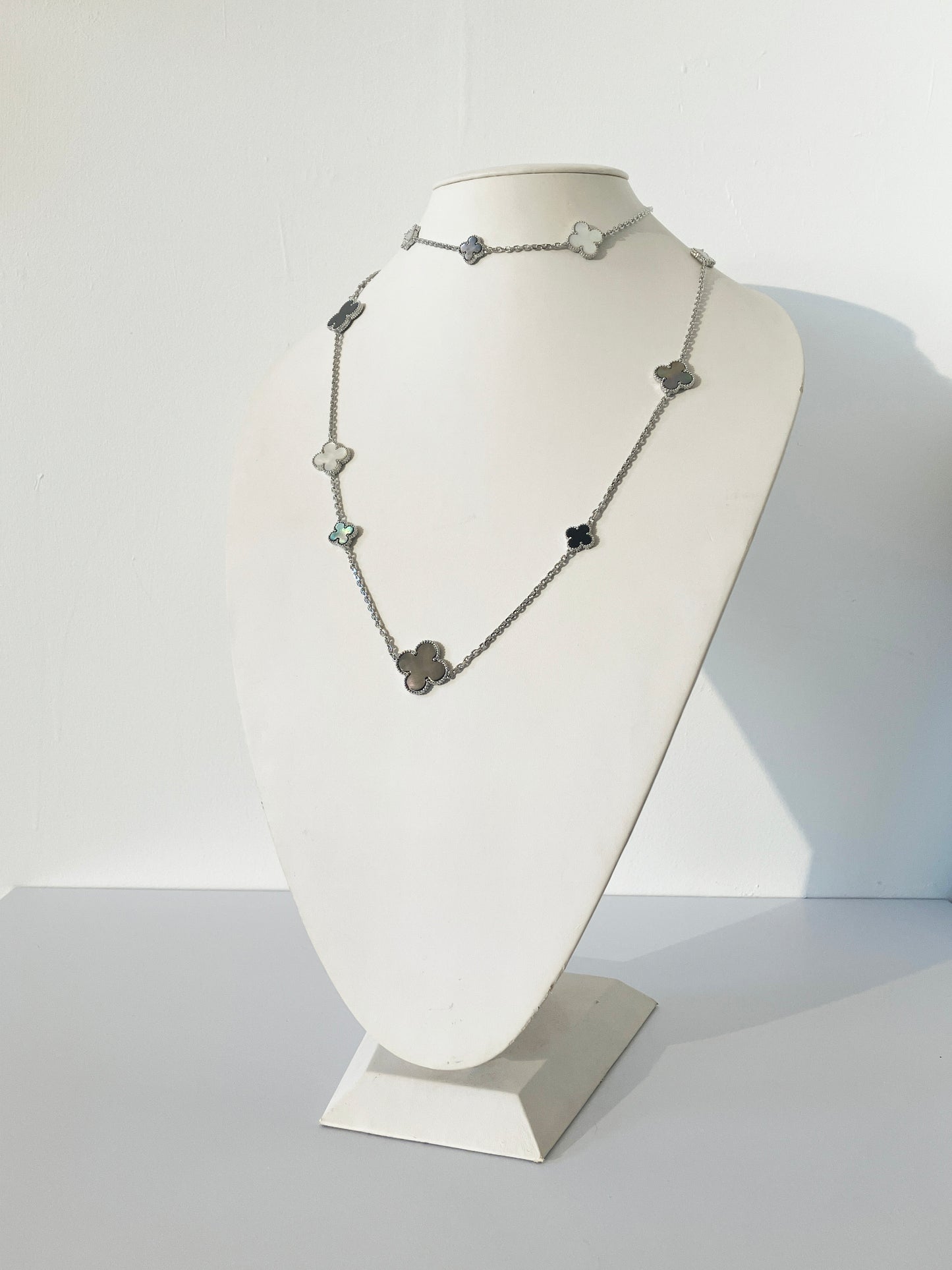 Mixed Mother of Pearl and Onyx Quatrefoil Motif Parure in Silver