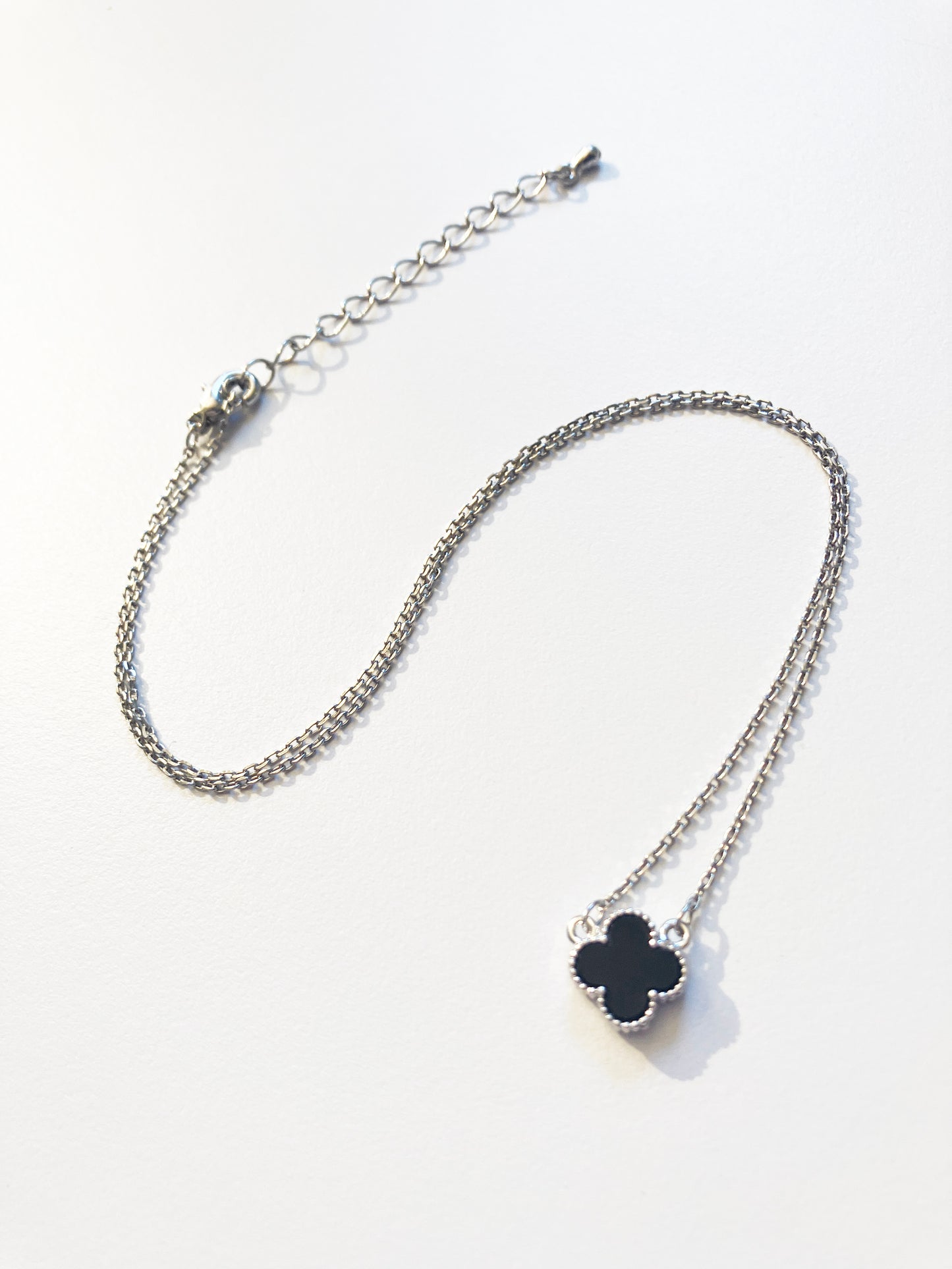 Adjustable Mini Onyx Quatrefoil Motif Pendant