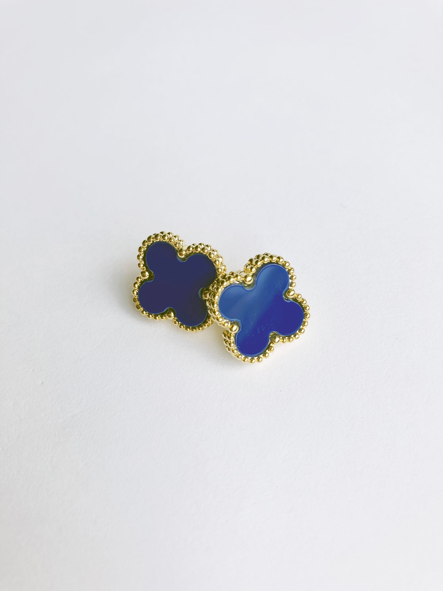Demi Quatrefoil Motif Gold and Lapis Earrings