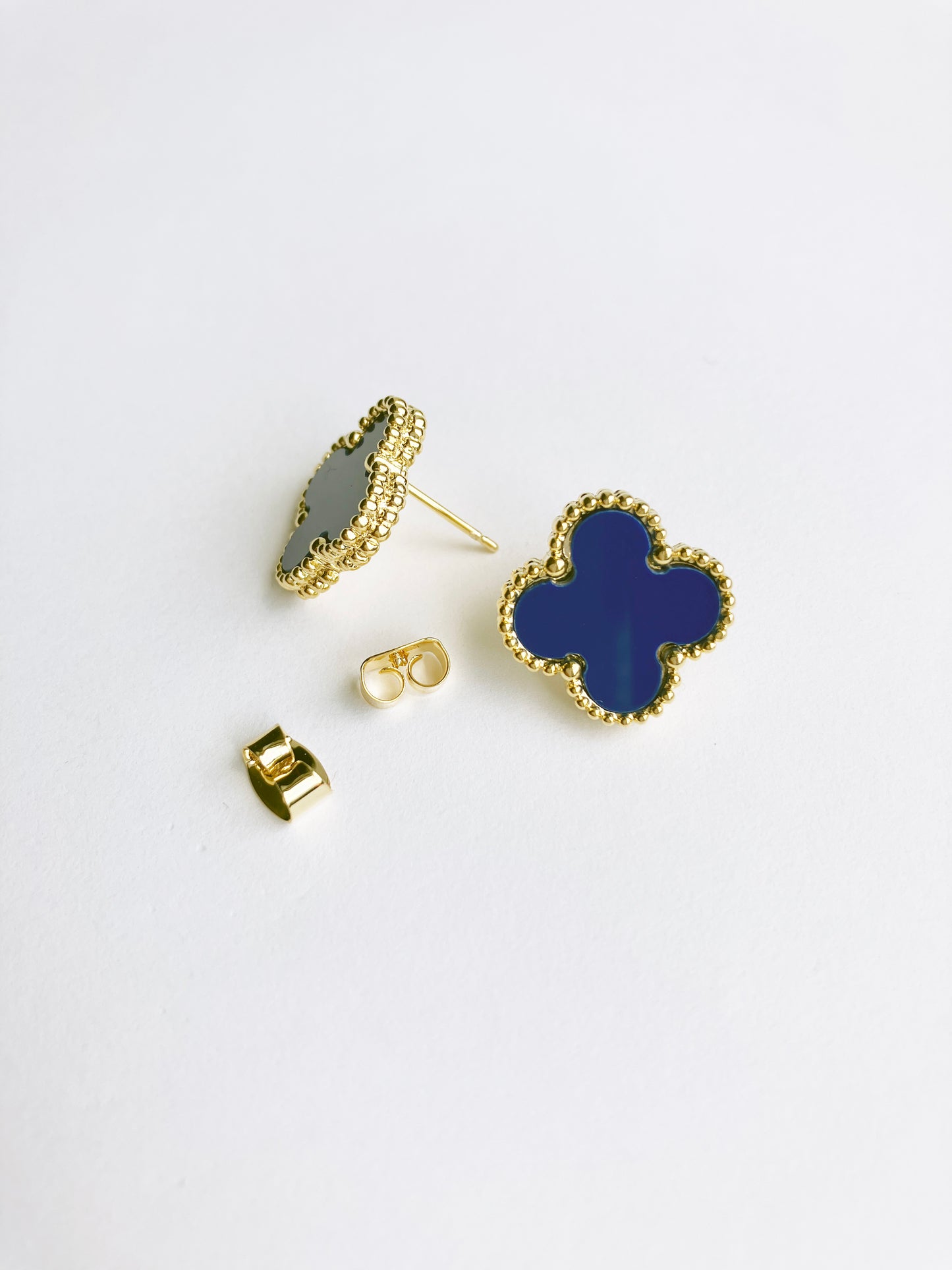 Demi Quatrefoil Motif Gold and Lapis Earrings