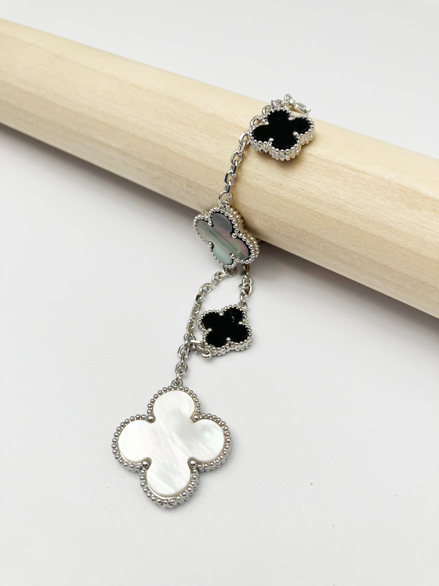 Mixed Mother of Pearl and Onyx Quatrefoil Motif Charm Bracelet in Silver