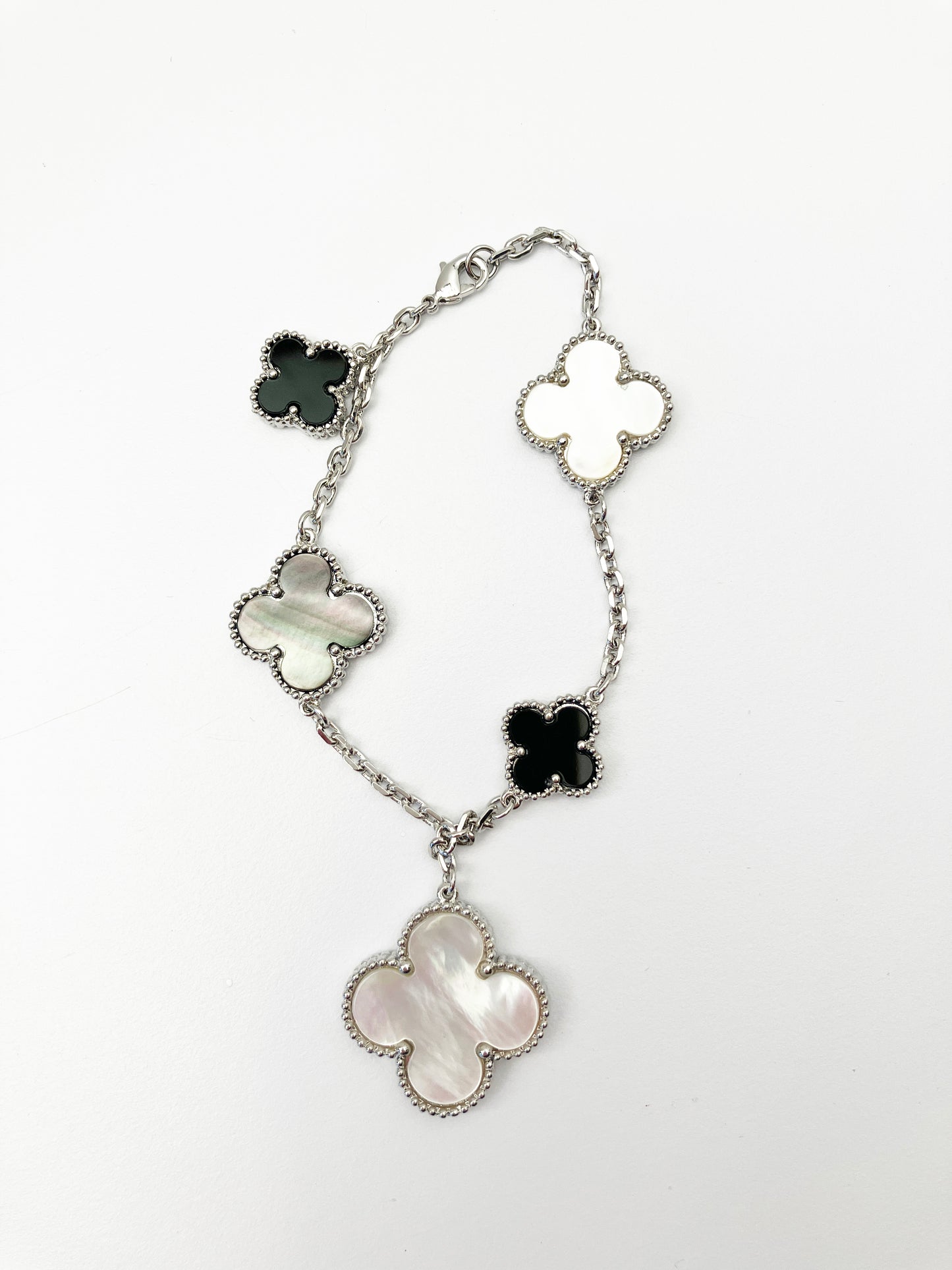 Mixed Mother of Pearl and Onyx Quatrefoil Motif Charm Bracelet in Silver
