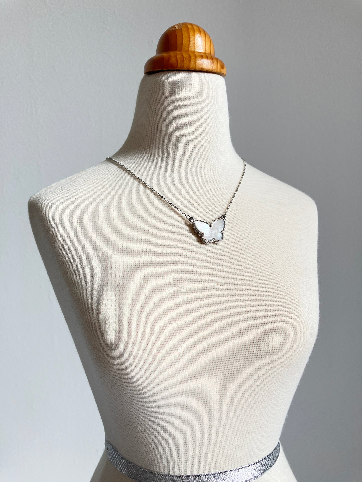 Adjustable Mother of Pearl Butterfly Motif Pendant