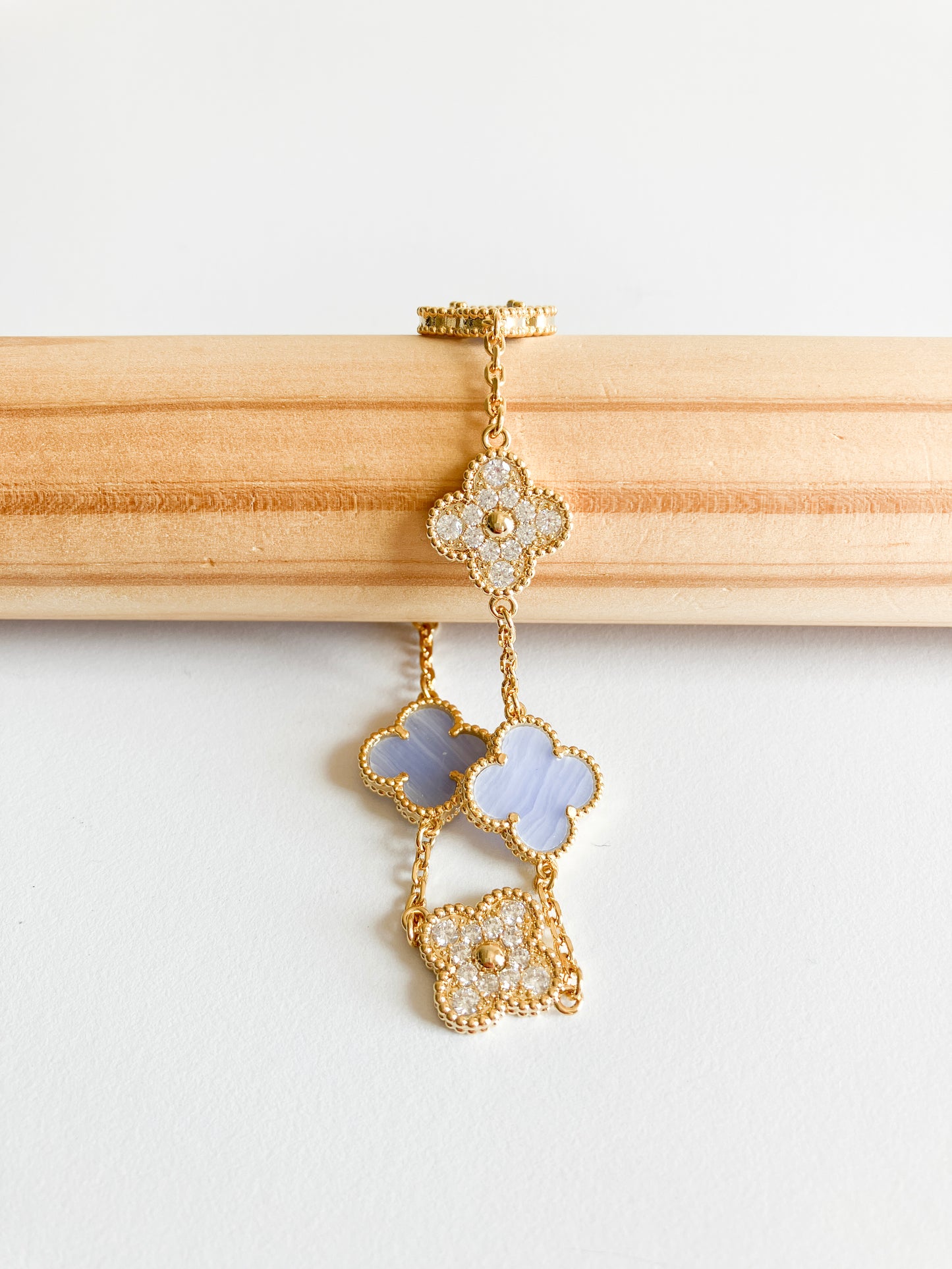 Cubic Zirconia and Agate Demi Quatrefoil Bracelet in Gold