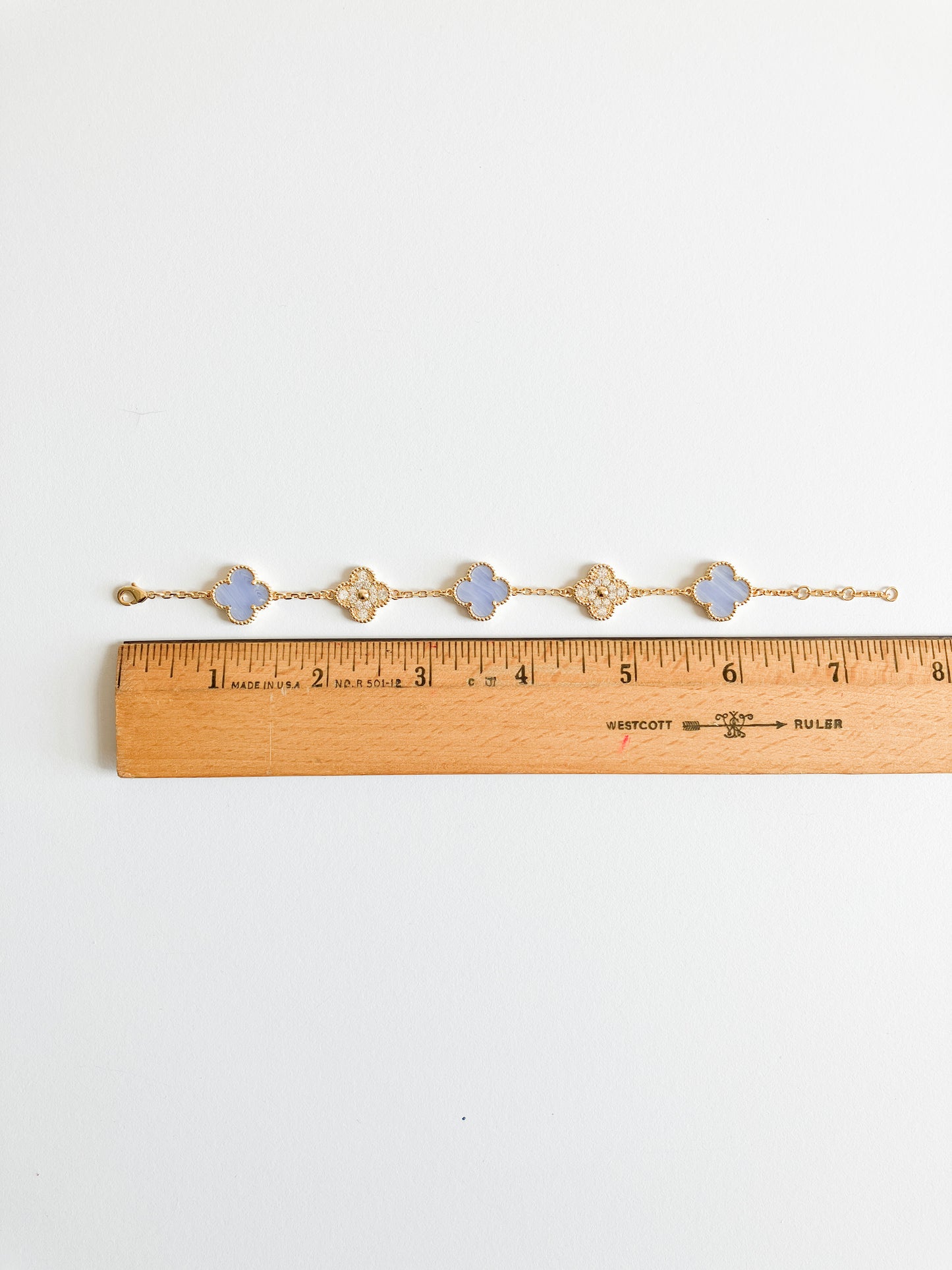 Cubic Zirconia and Agate Demi Quatrefoil Bracelet in Gold