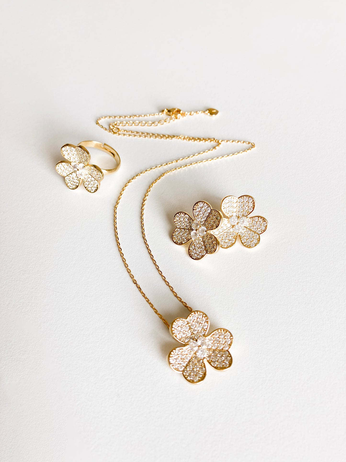 Cubic Zirconium Clover Pendant in Gold
