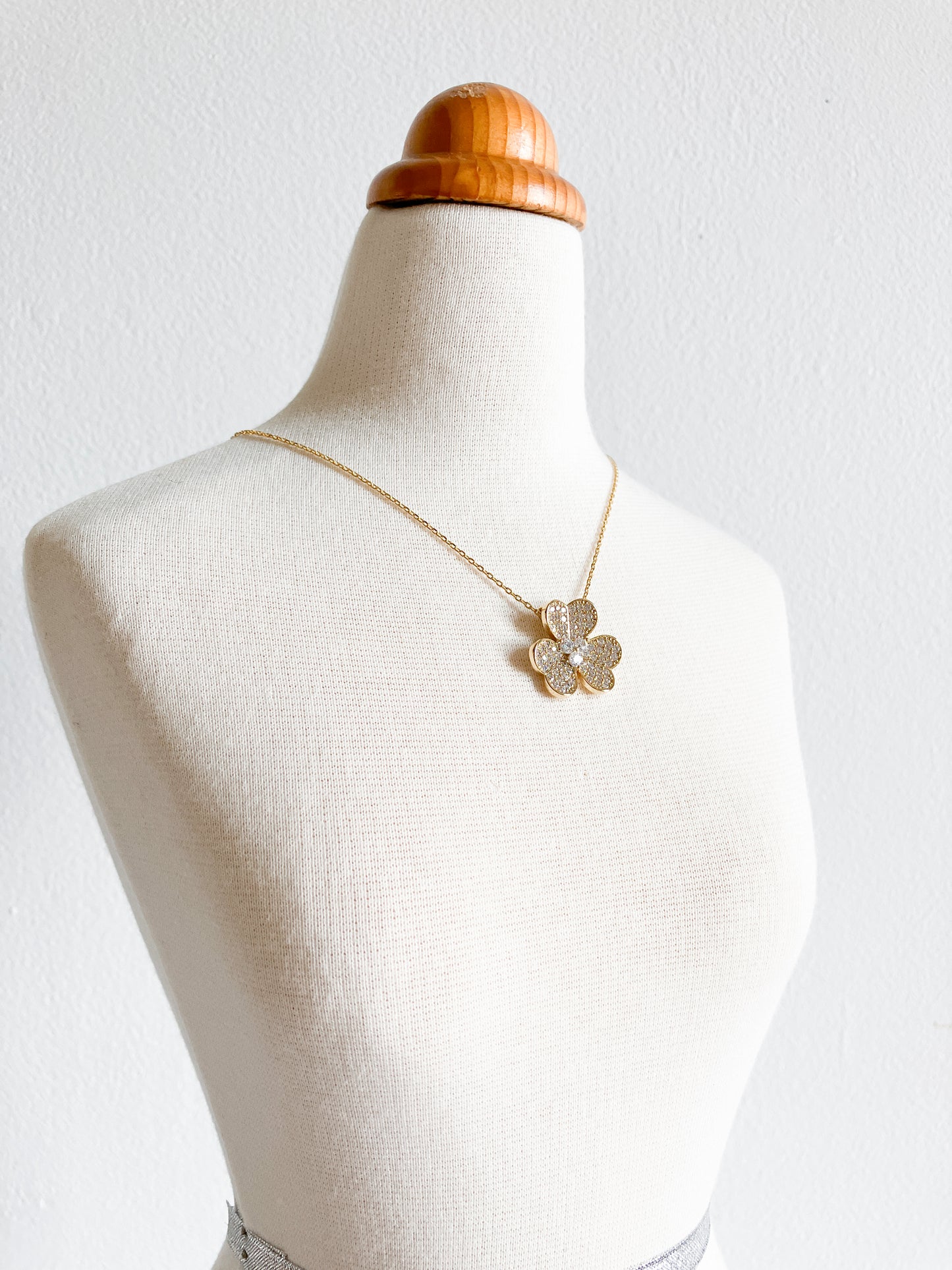 Cubic Zirconium Clover Pendant in Gold