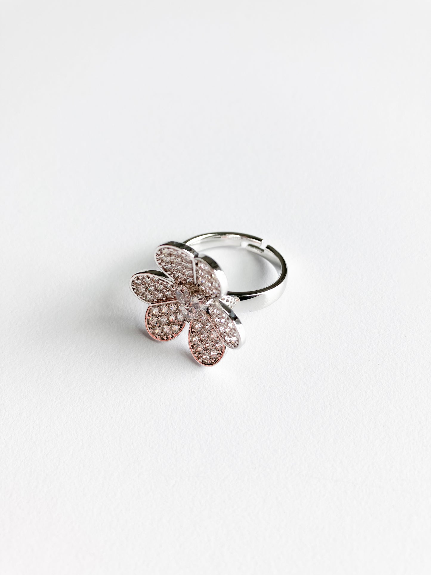 Cubic Zirconia Clover Ring in Silver