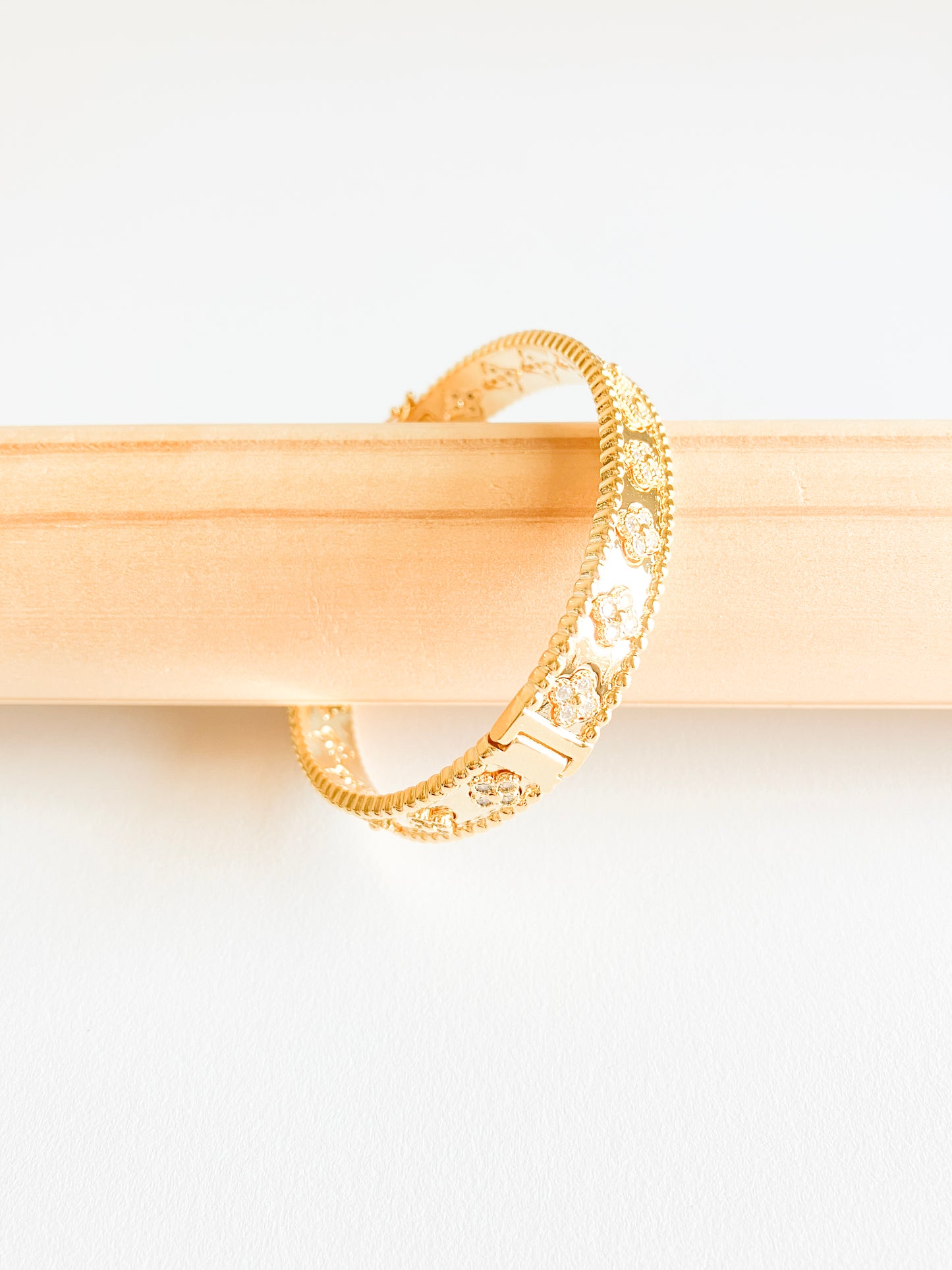 Floral Perlage Bangle in Gold and Cubic Zirconia