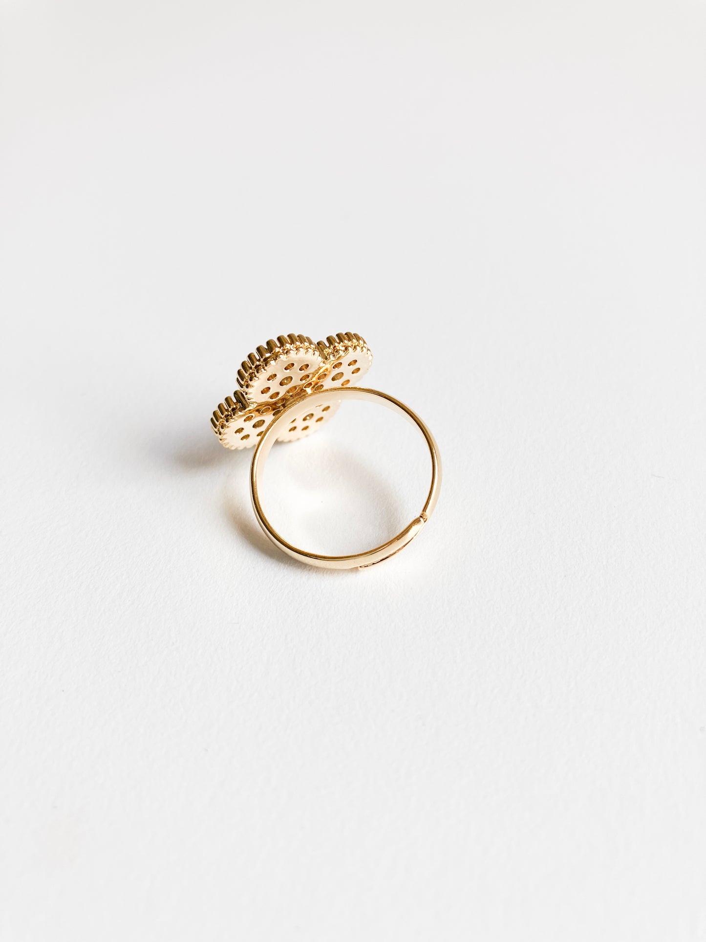Cubic Zirconia Quatrefoil Motif Ring in Gold