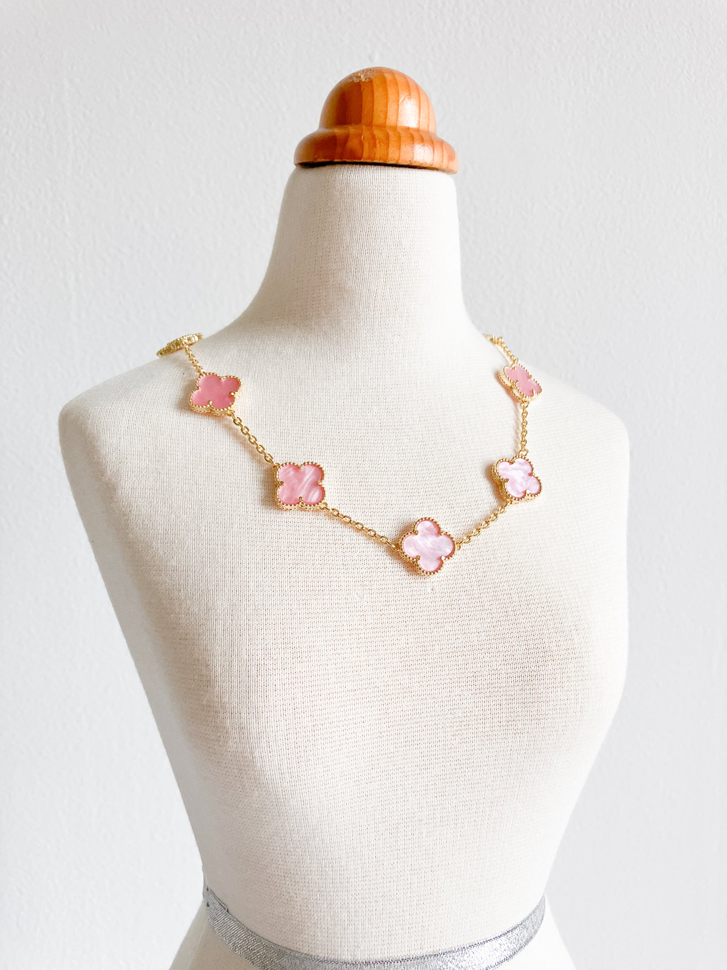 Pink Mother of Pearl Quatrefoil Choker in Gold