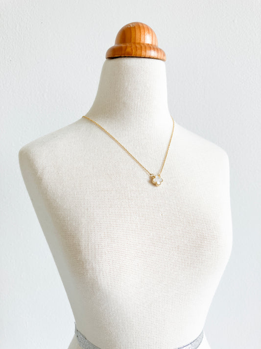 Adjustable Bijou Mother of Pearl Quatrefoil Motif Pendant in Gold