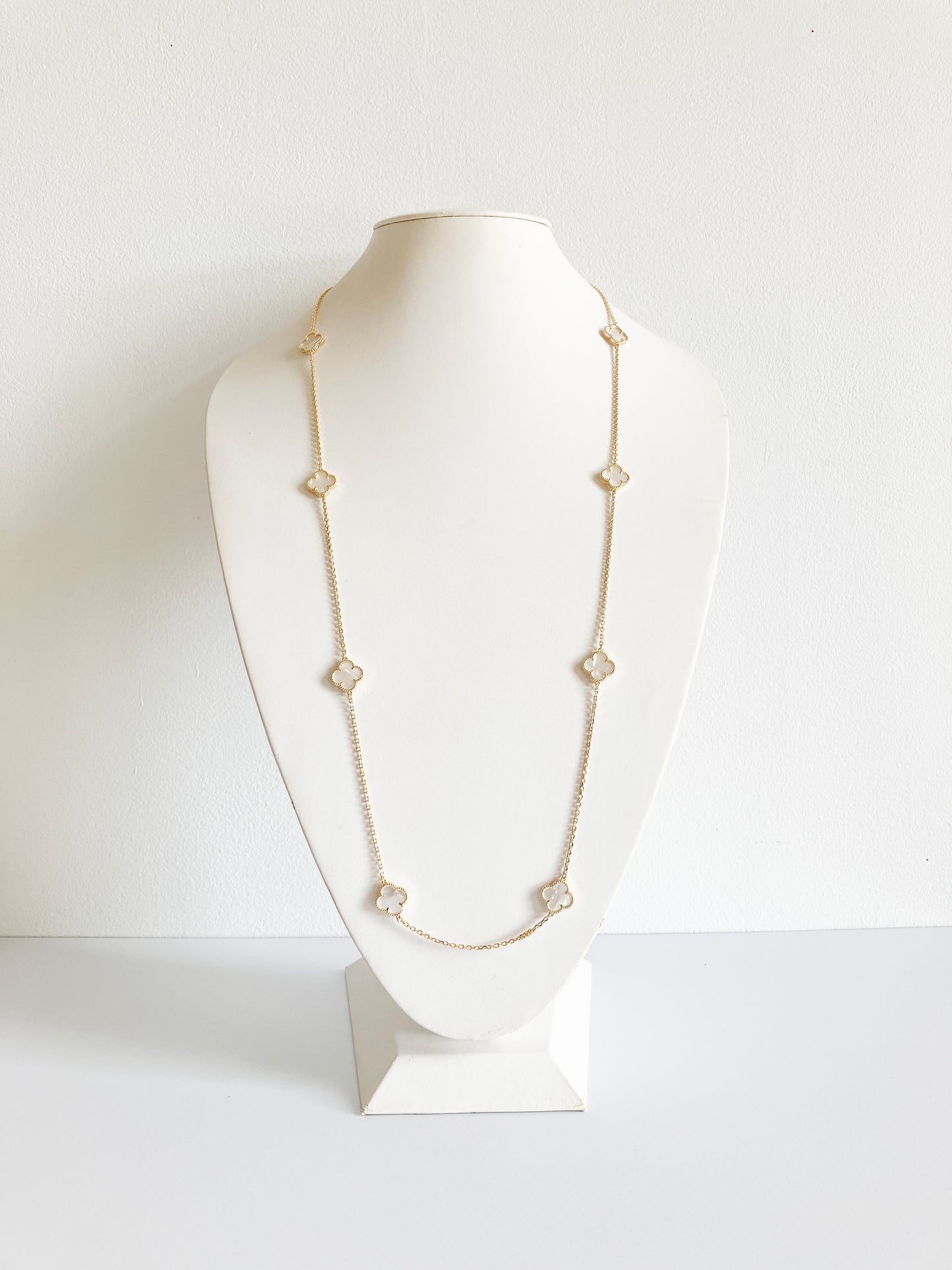 Mother of Pearl Quatrefoil Rope Necklace in Gold