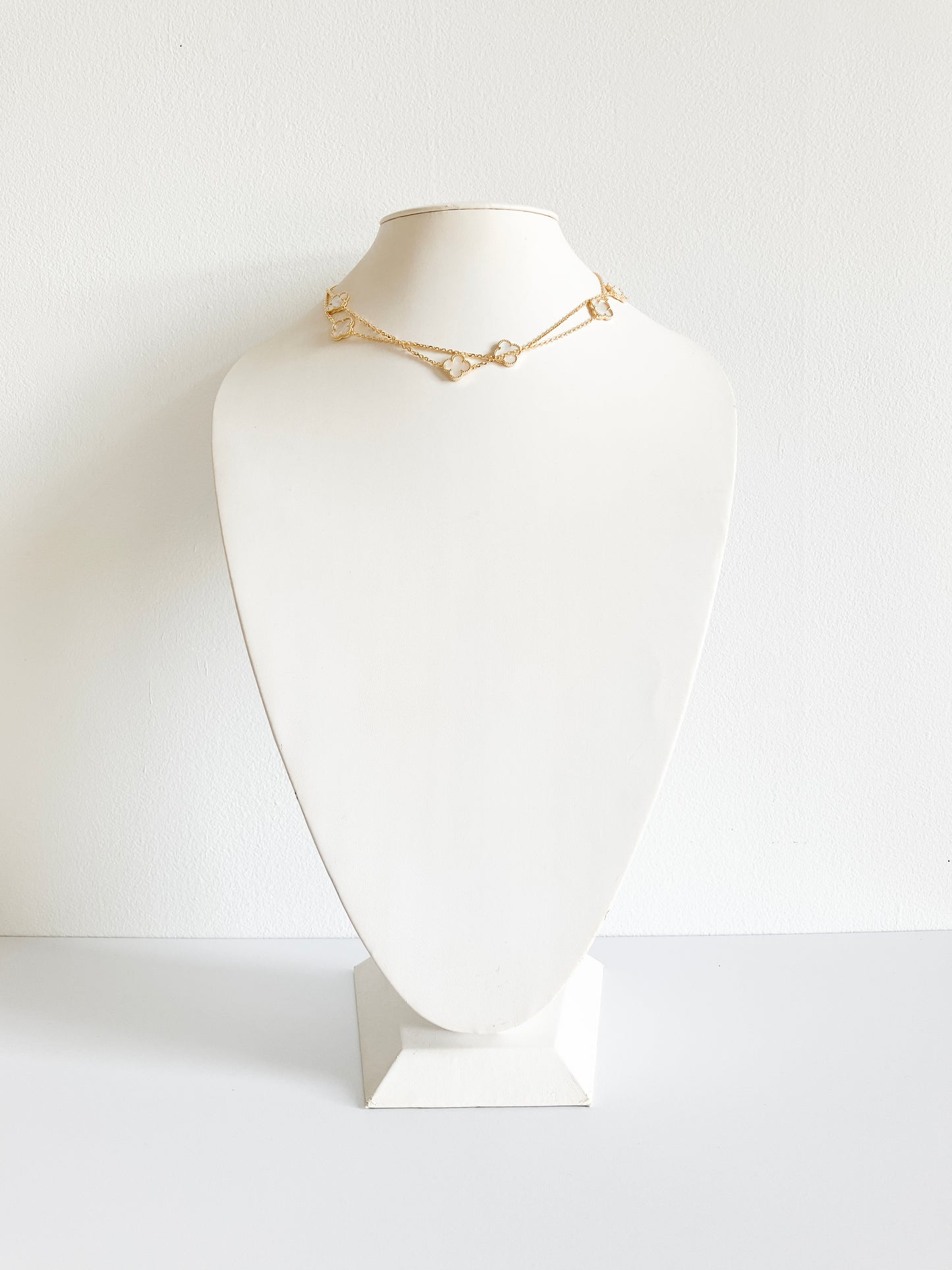 Mother of Pearl Quatrefoil Rope Necklace in Gold