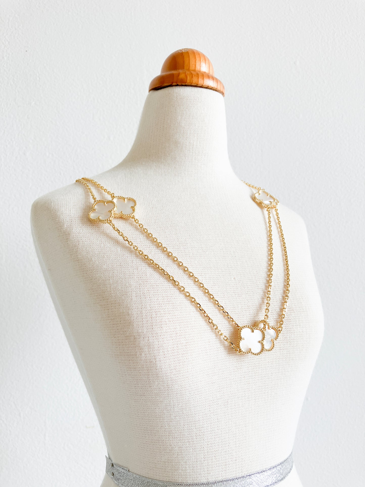 Mother of Pearl Quatrefoil Rope Necklace in Gold