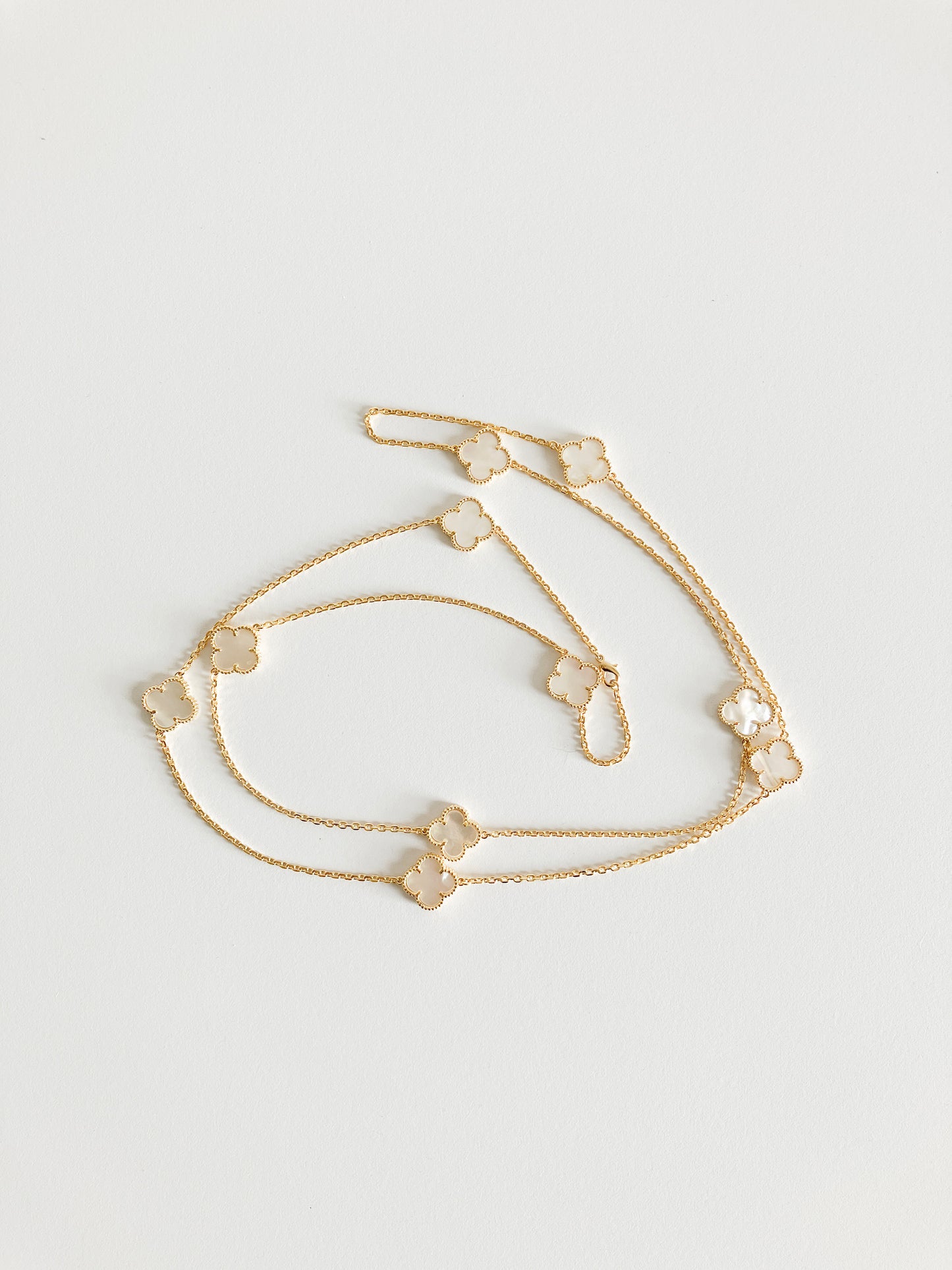 Mother of Pearl Quatrefoil Rope Necklace in Gold
