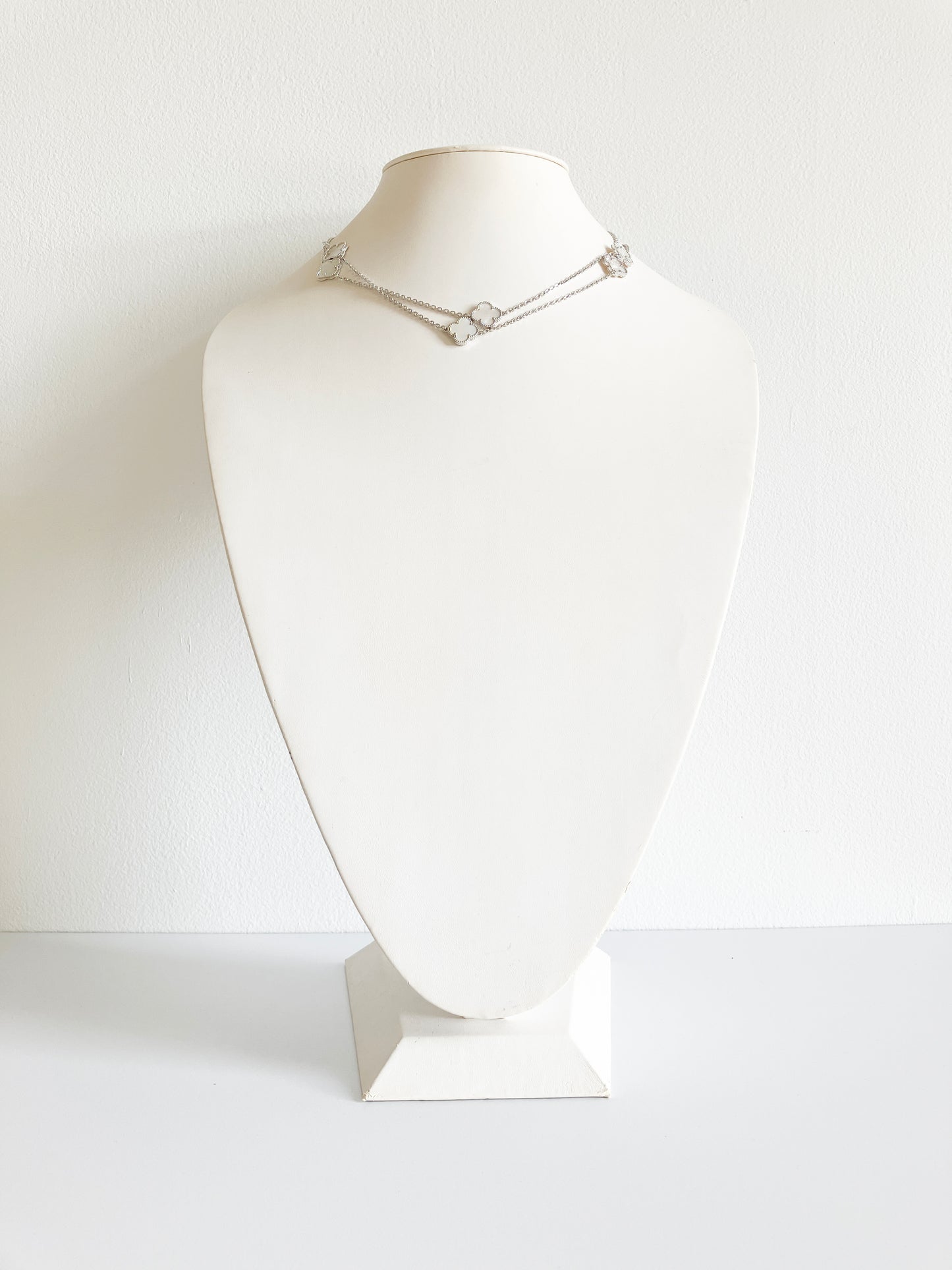Mother of Pearl Quatrefoil Rope Necklace in Silver