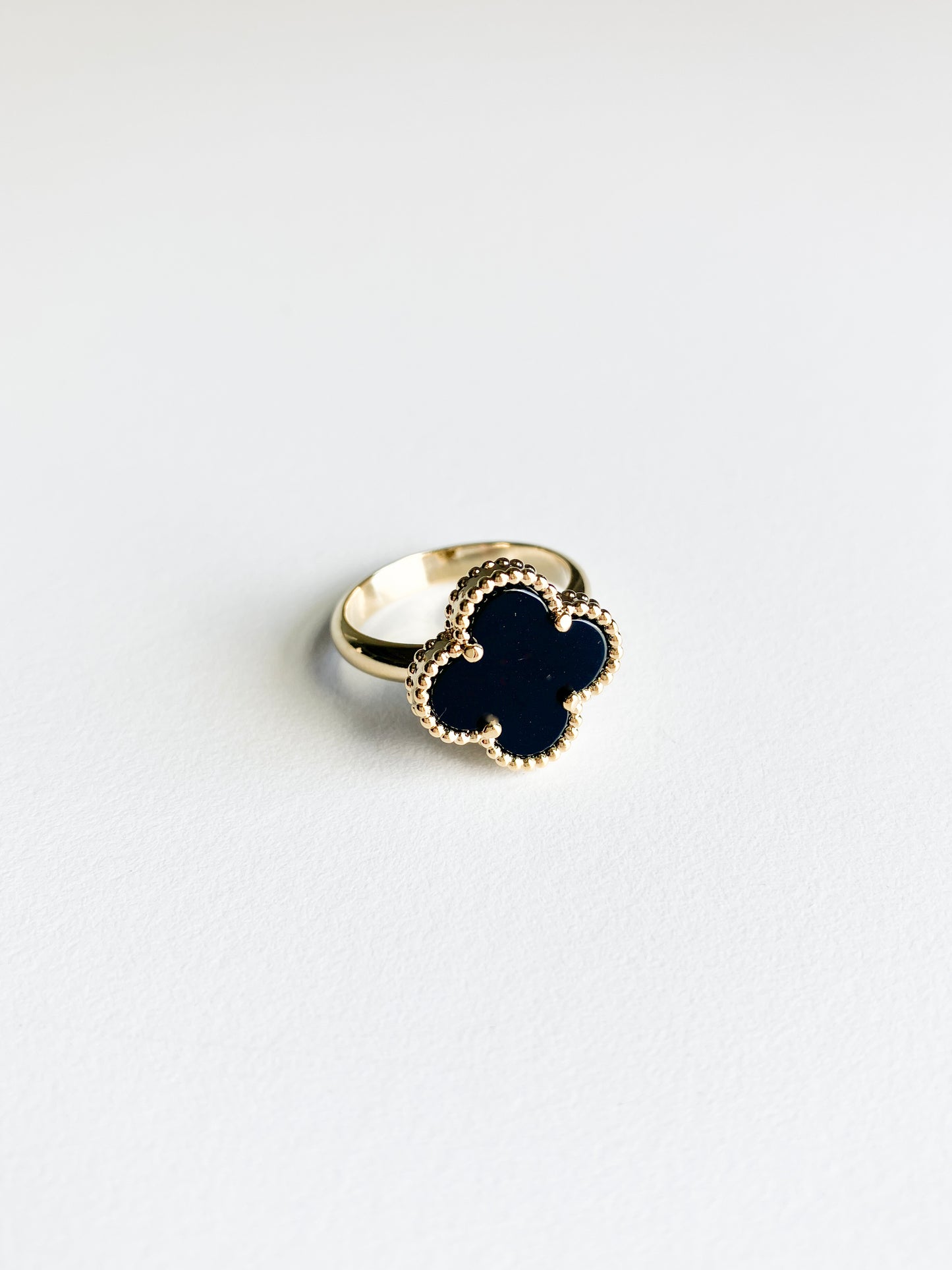 Onyx Demi Quatrefoil Ring in Gold