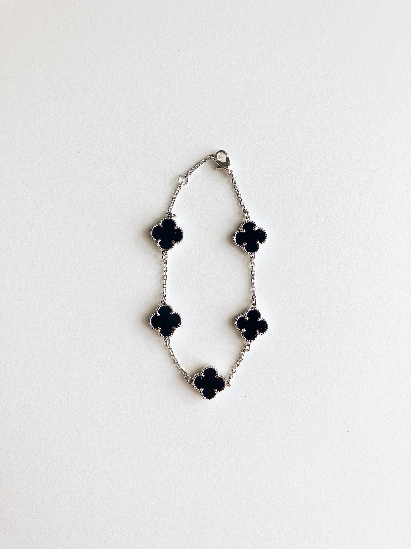 Onyx Small Quatrefoil Bracelet in Silver