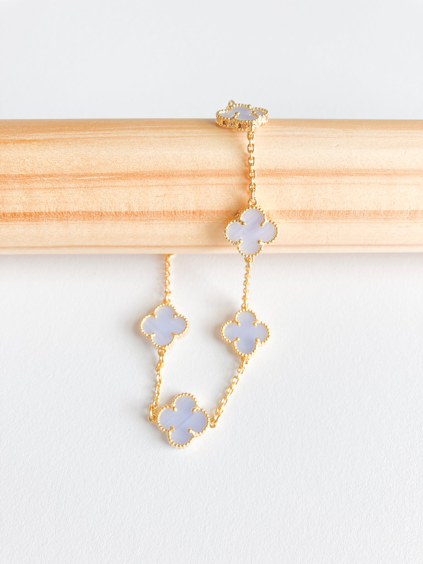 Agate Quatrefoil Bracelet in Gold