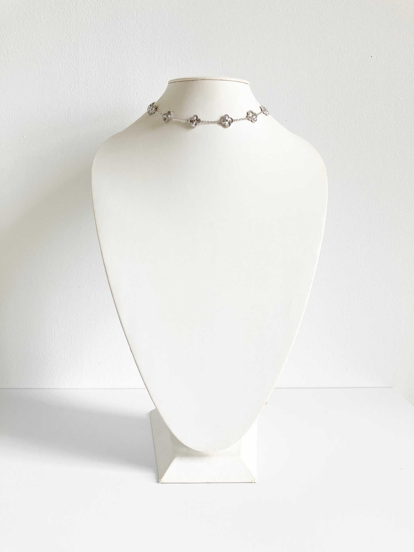 Radiant Demi Quatrefoil Choker in Silver