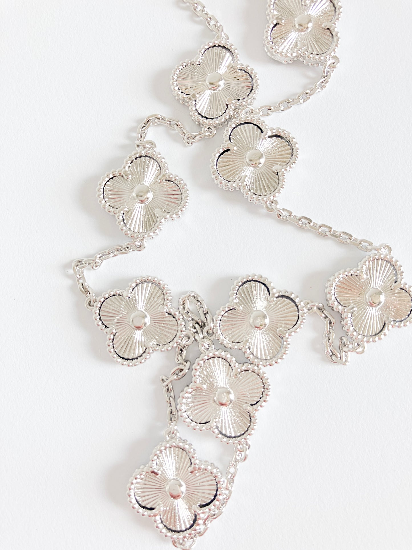 Radiant Demi Quatrefoil Choker in Silver