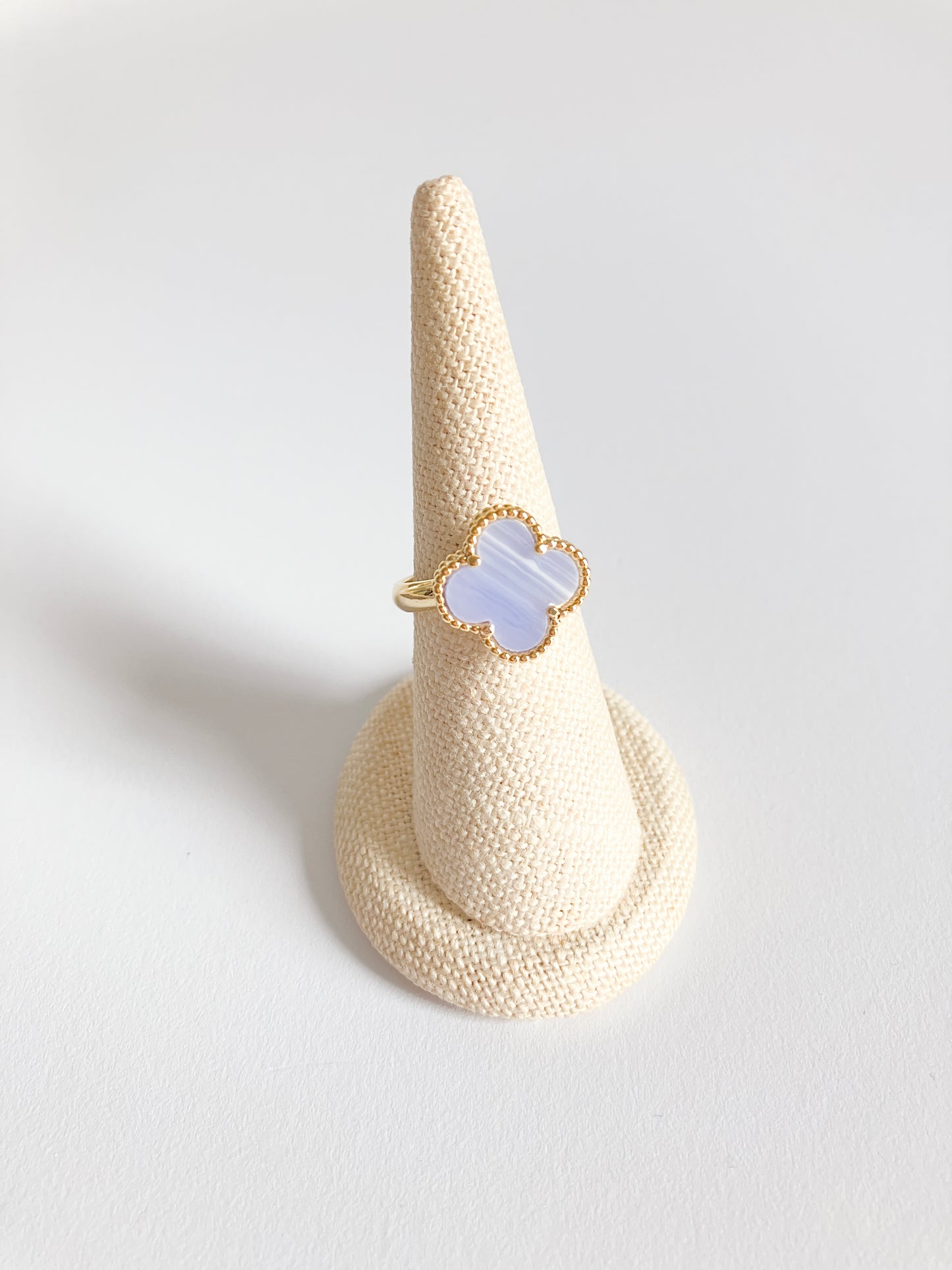 Agate Demi Quatrefoil Ring in Gold