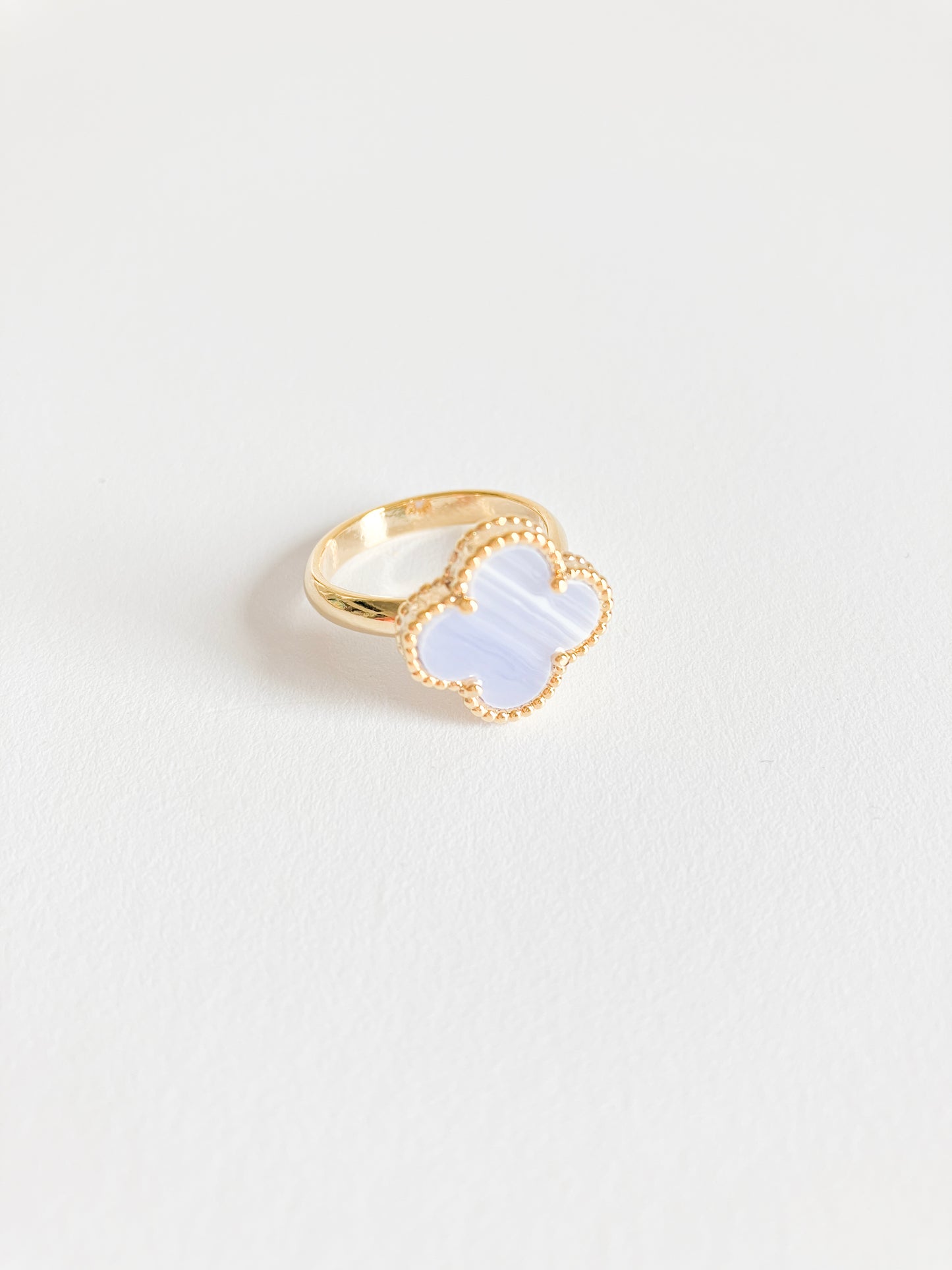 Agate Demi Quatrefoil Ring in Gold