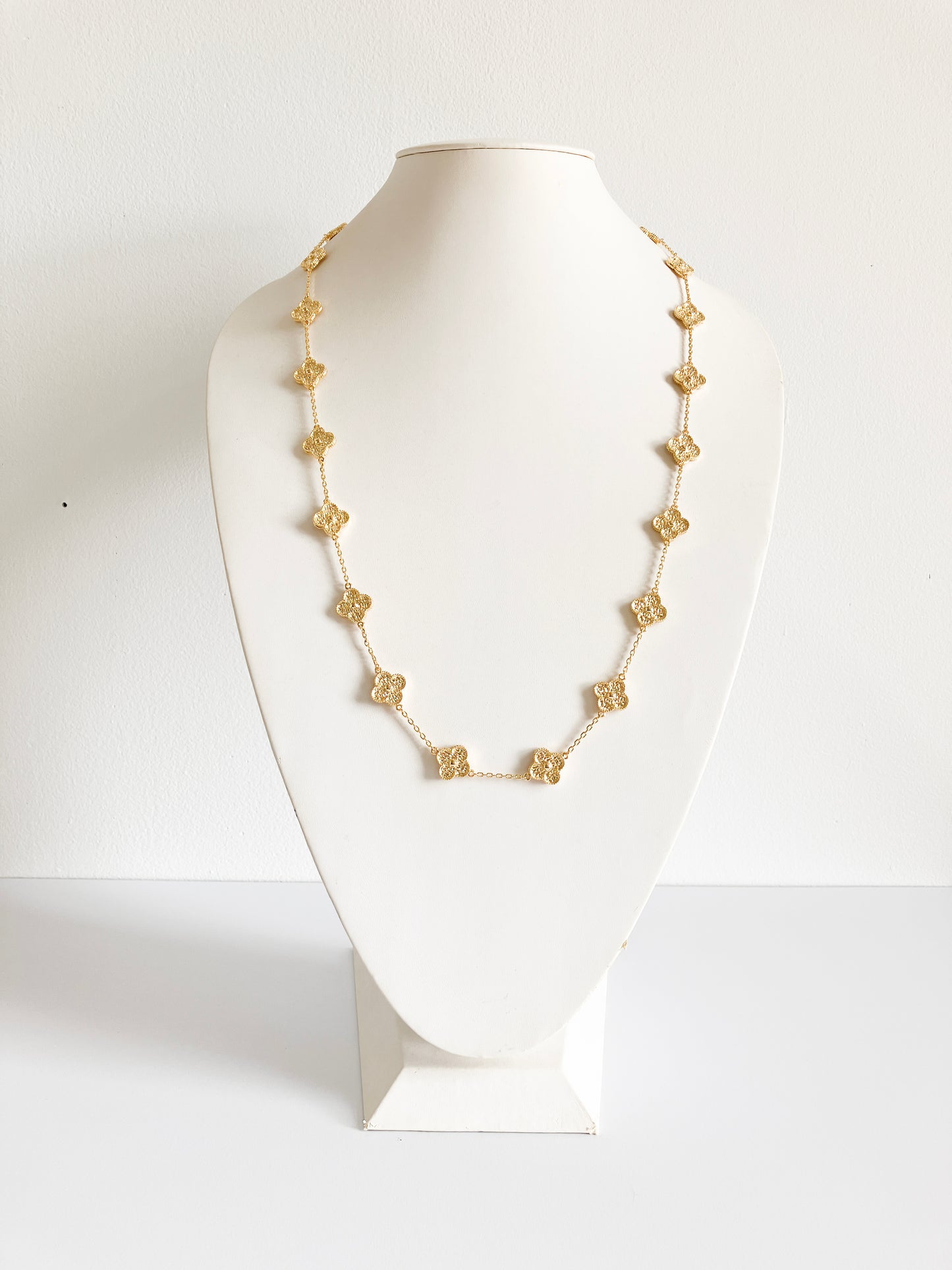 Textured Gold Quatrefoil Motif Necklace