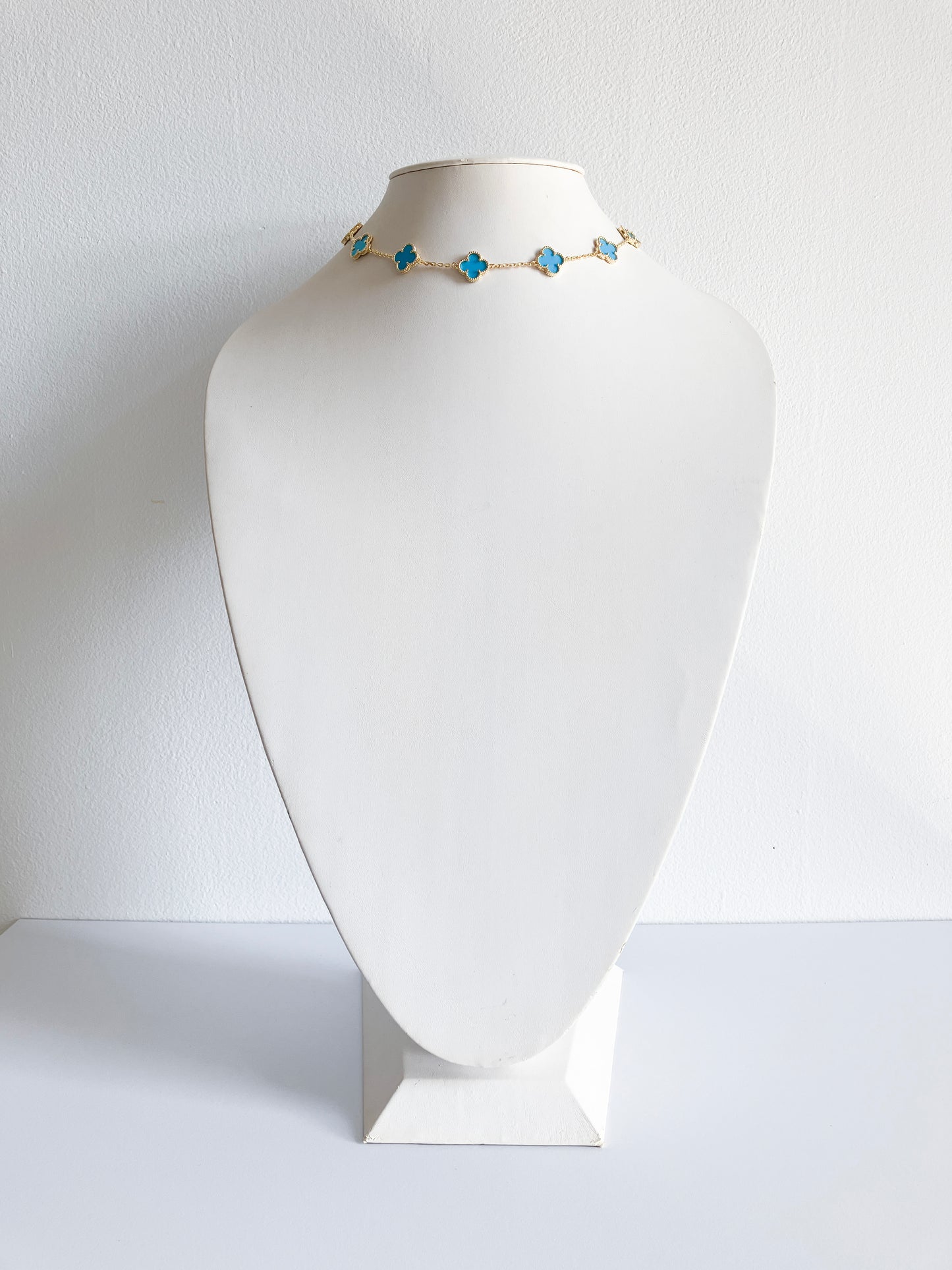 Turquoise Quatrefoil Choker in Gold