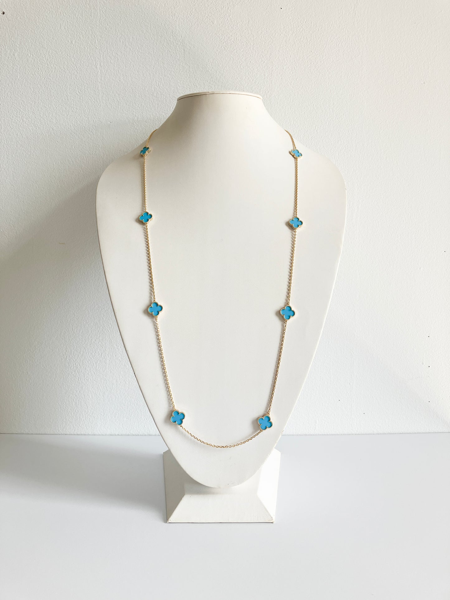 Turquoise Quatrefoil Rope Necklace in Gold
