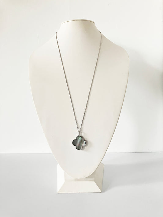 Large Gray Mother of Pearl Quatrefoil Motif Pendant in Silver