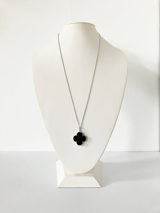 Large Onyx Quatrefoil Motif Pendant in Silver