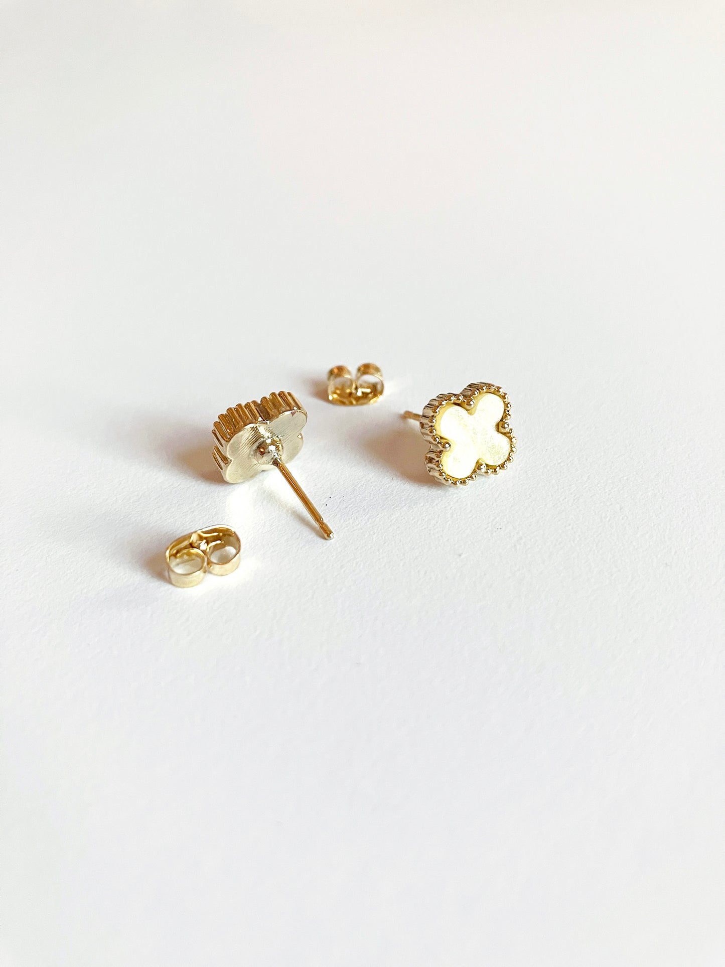 Bijou Buttercup Mother of Pearl Quatrefoil Stud Earrings in Gold