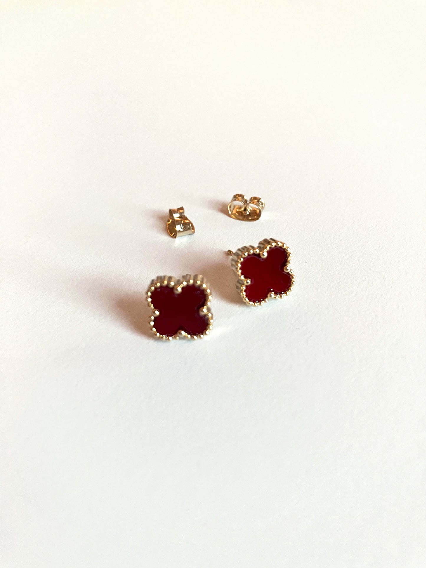 Bijou Carnelian Quatrefoil Stud Earrings in Gold