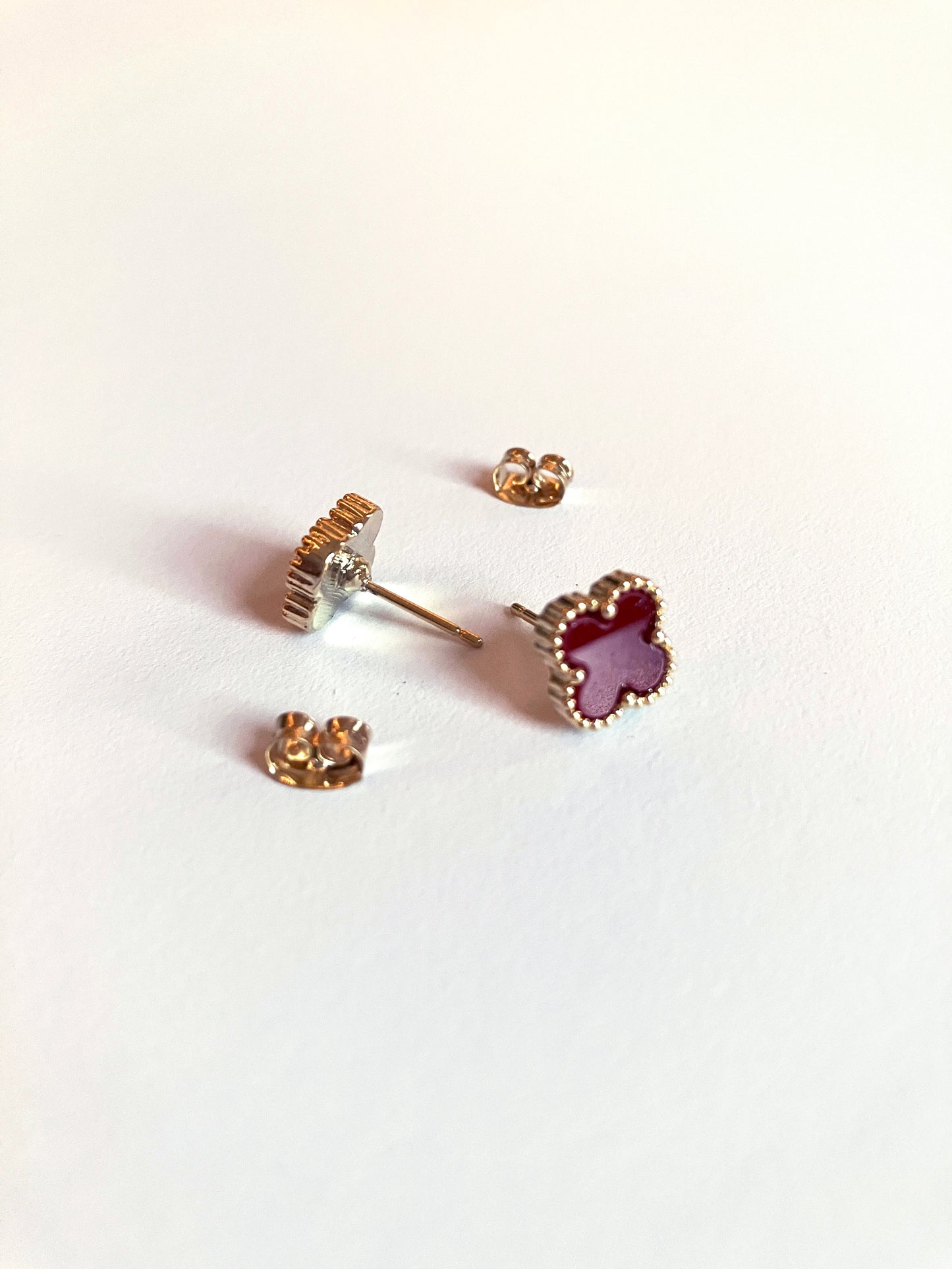 Bijou Carnelian Quatrefoil Stud Earrings in Gold