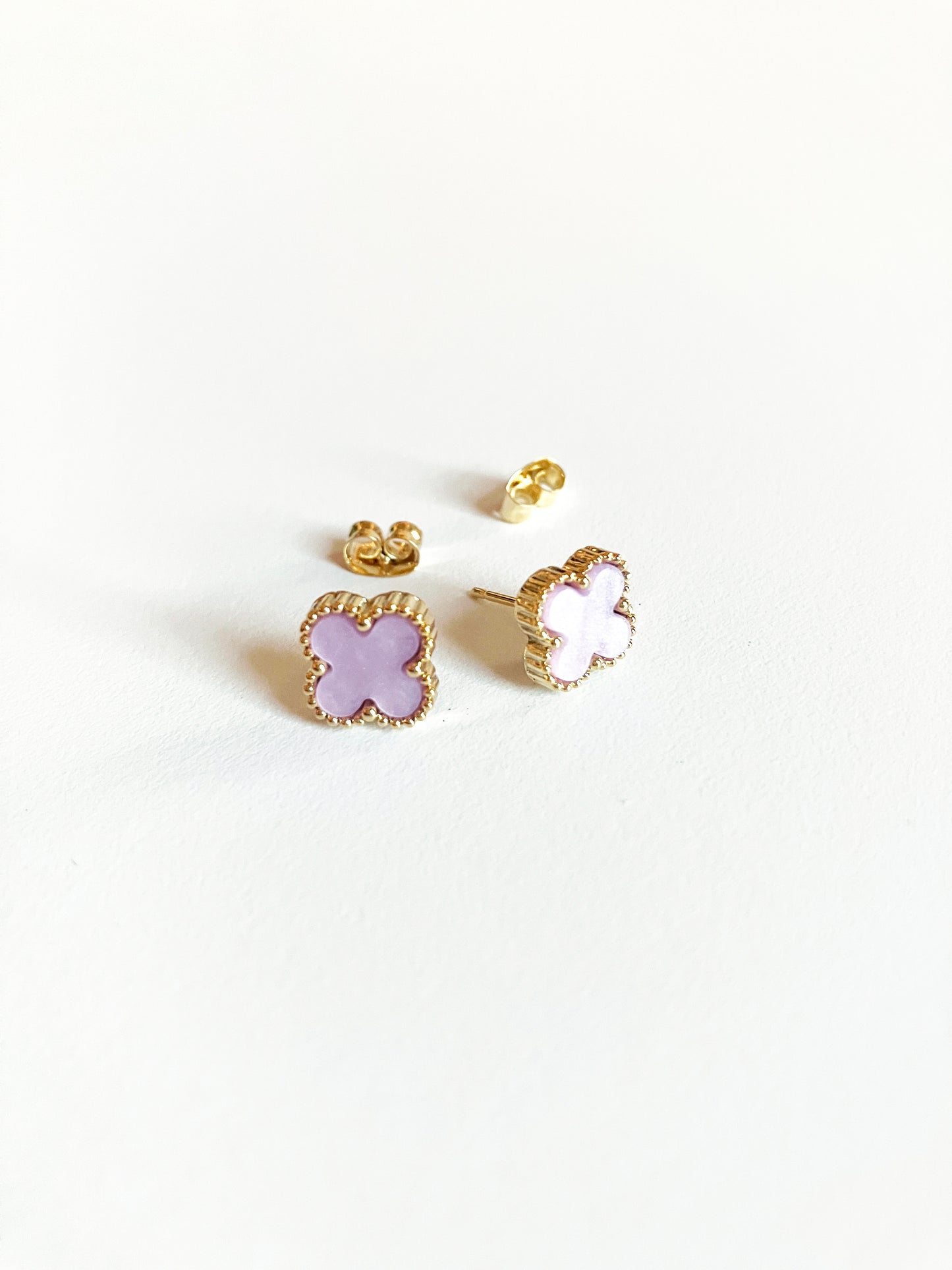 Bijou Lilac Mother of Pearl Quatrefoil Stud Earrings in Gold