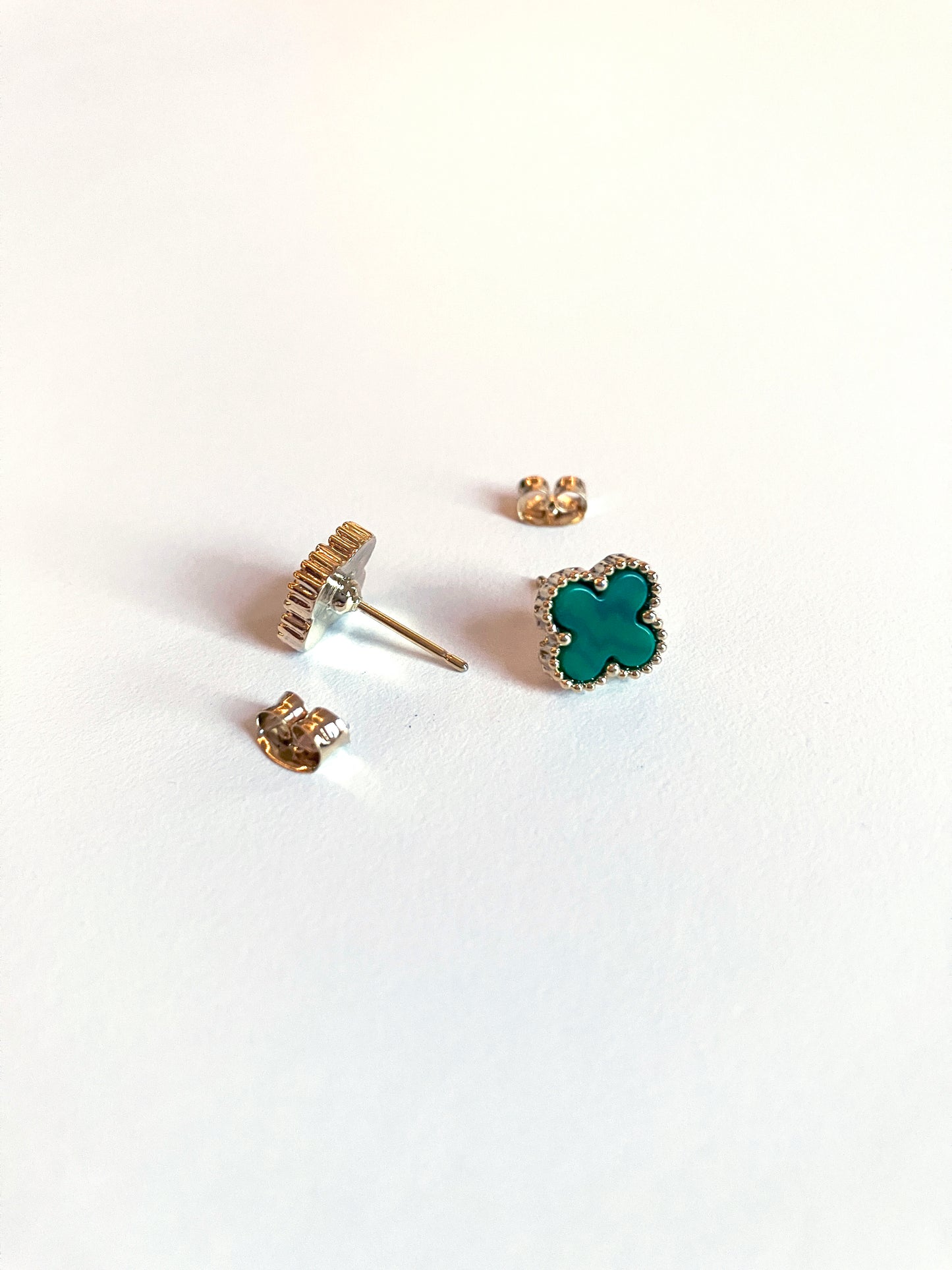Bijou Malachite Quatrefoil Stud Earrings in Gold