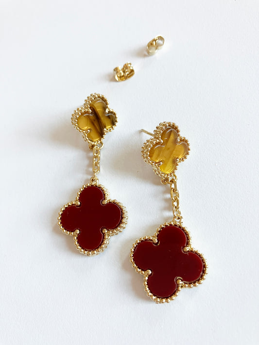 Drop Tiger Eye and Carnelian Quatrefoil Motif Earrings in Gold
